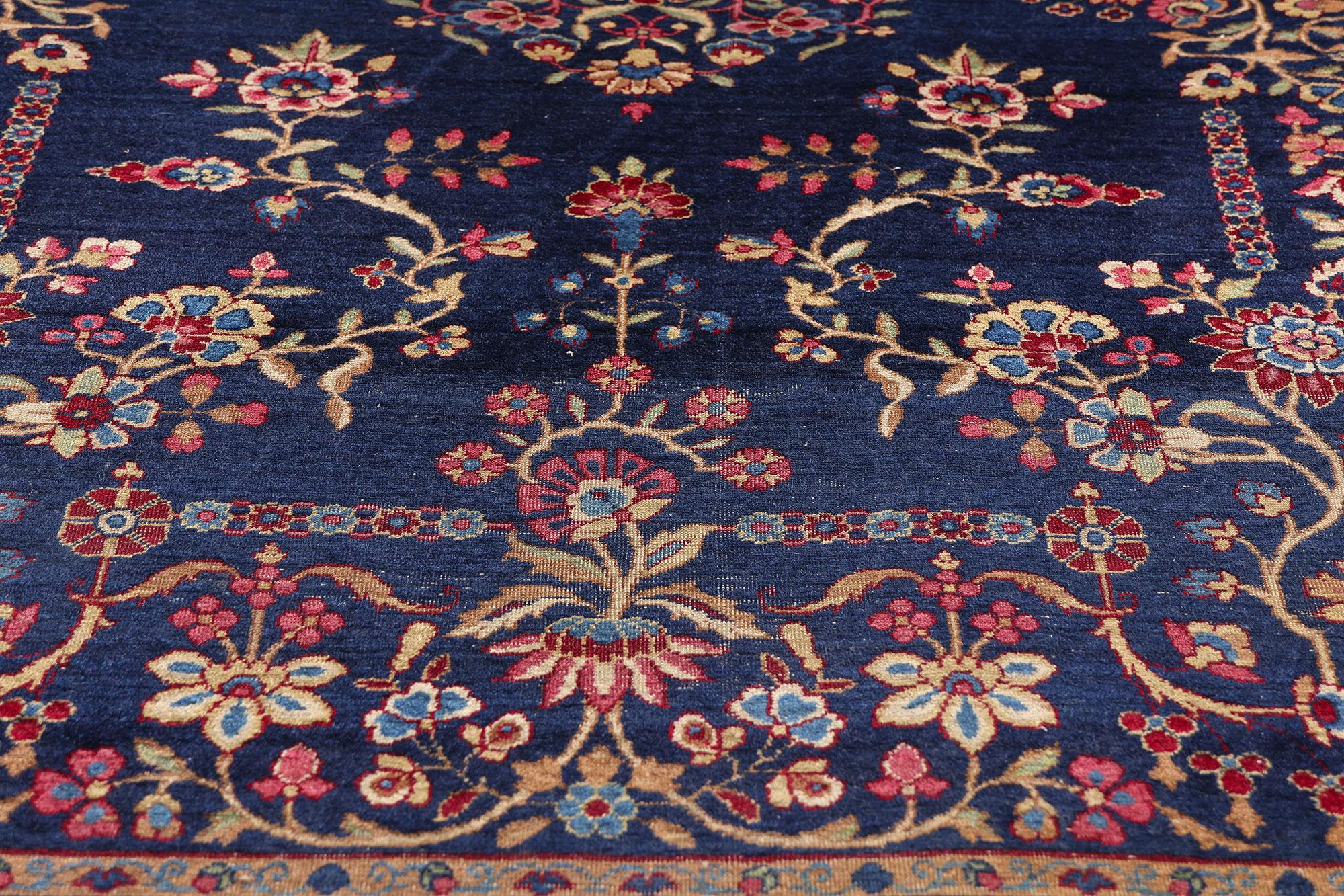 Antiker persischer Kerman-Teppich mit traditionellem Stil im Zustand „Gut“ im Angebot in Dallas, TX