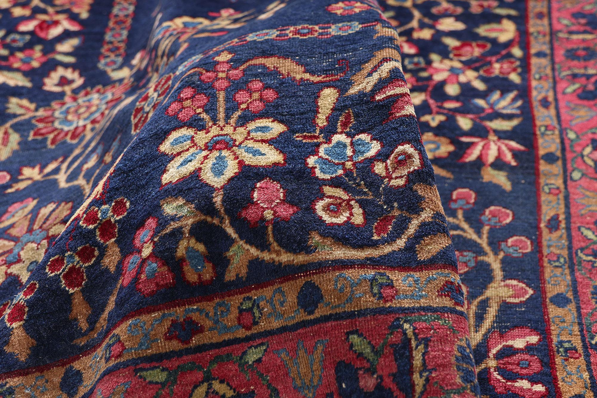 Antiker persischer Kerman-Teppich mit traditionellem Stil (20. Jahrhundert) im Angebot