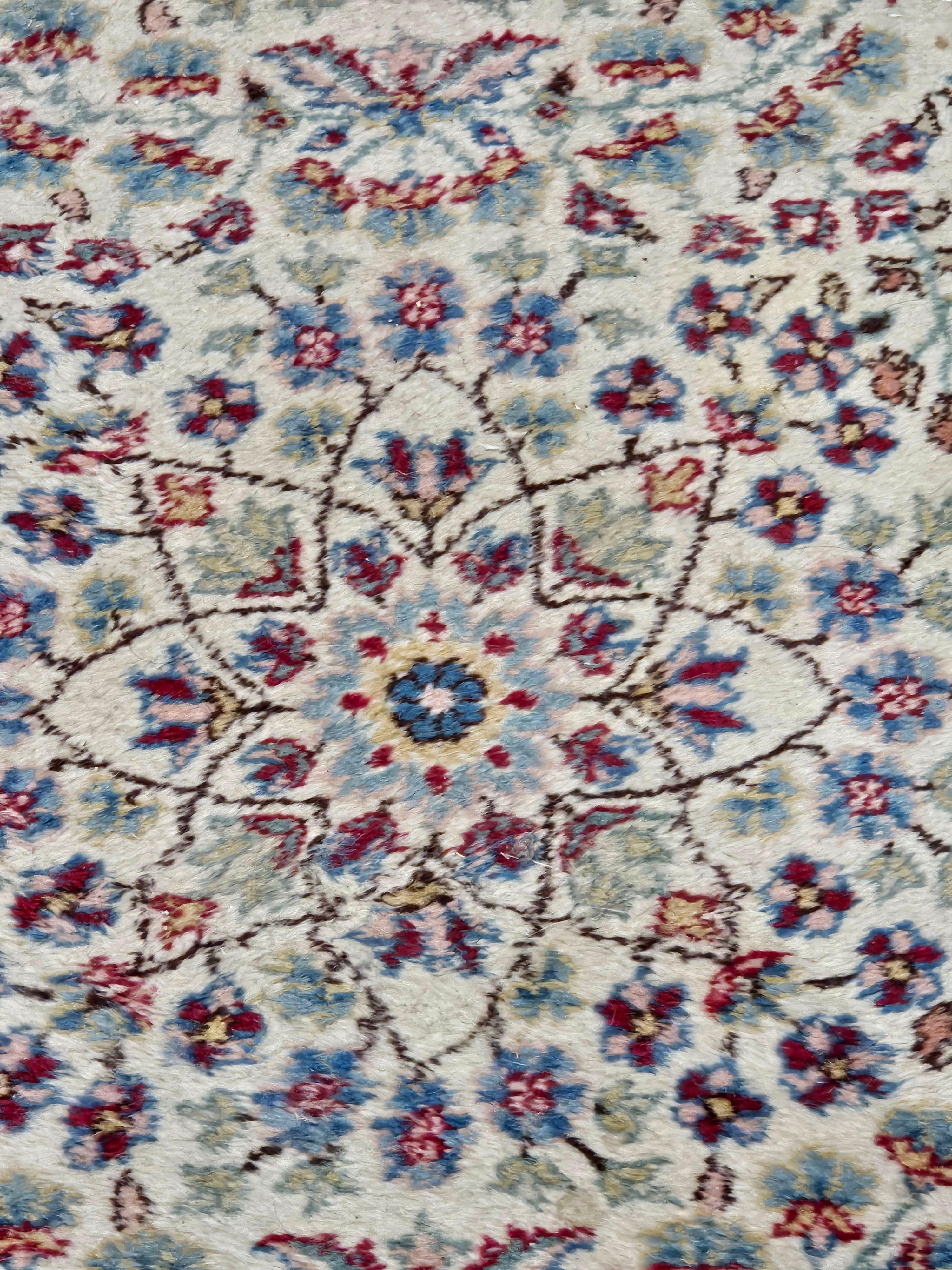 Perse Tapis de course persan ancien Kerman. Taille : 241,5 pouces x 32,5 pouces. en vente
