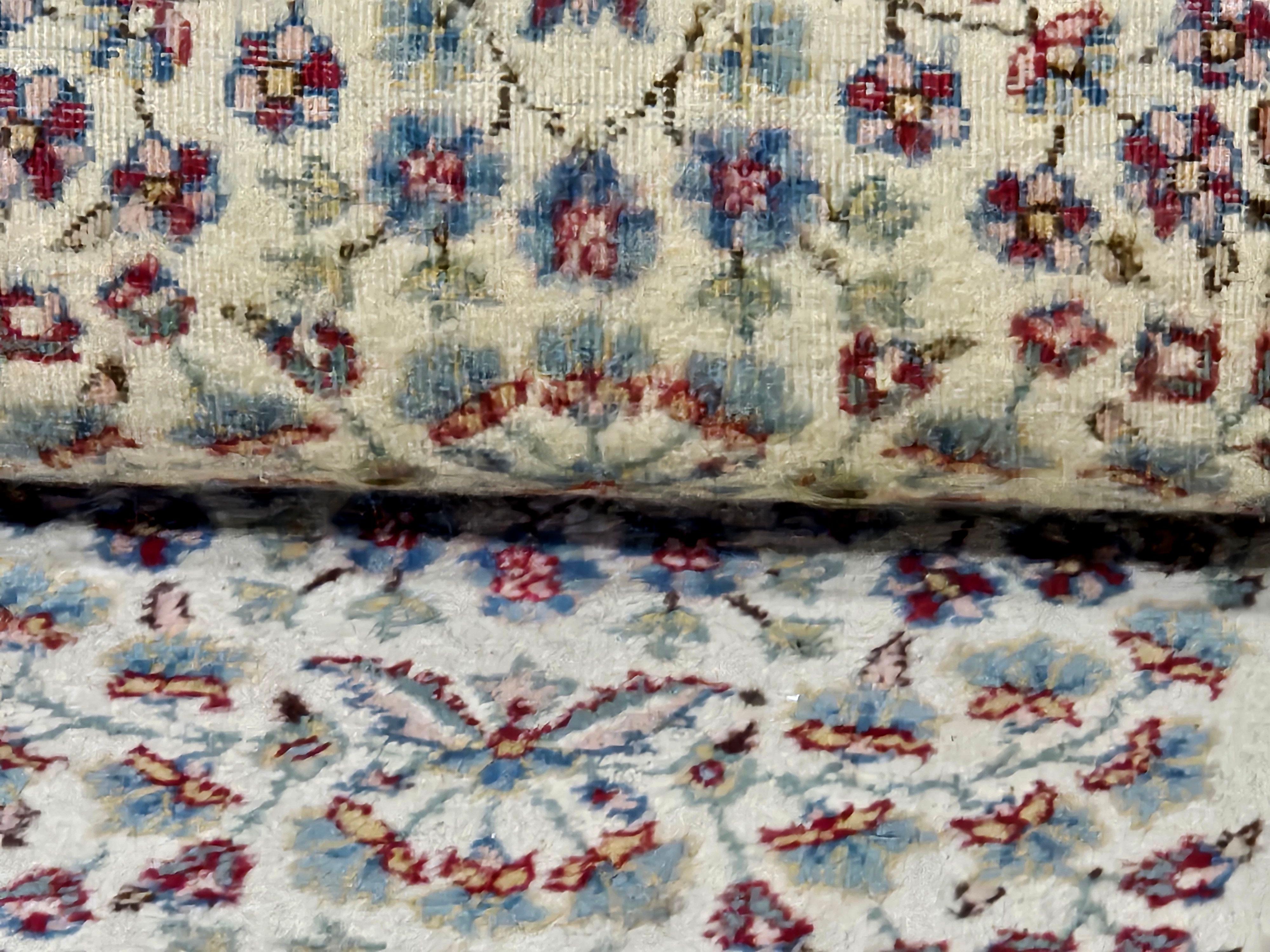 Tapis de course persan ancien Kerman. Taille : 241,5 pouces x 32,5 pouces. en vente 1
