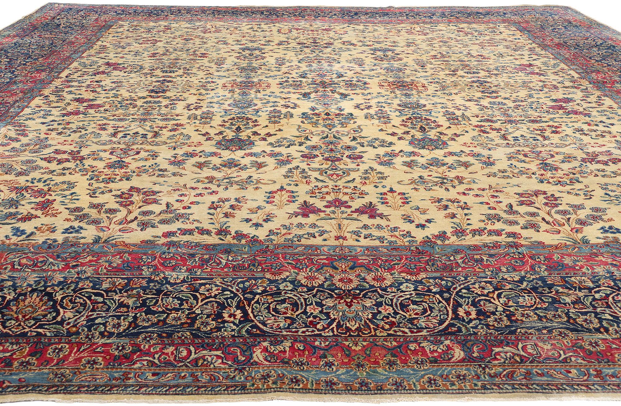Antiker persischer Kerman-Vasen-Teppich (Kirman) im Angebot