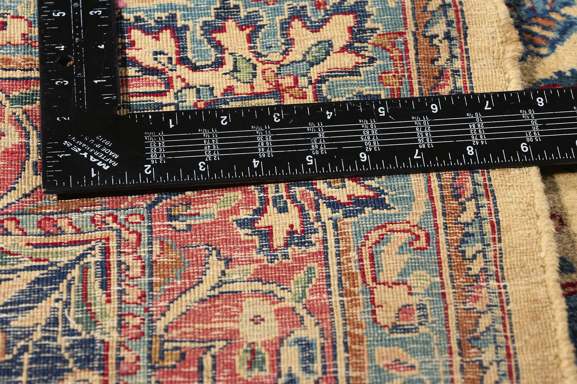 Antiker persischer Kerman-Vasen-Teppich im Zustand „Gut“ im Angebot in Dallas, TX