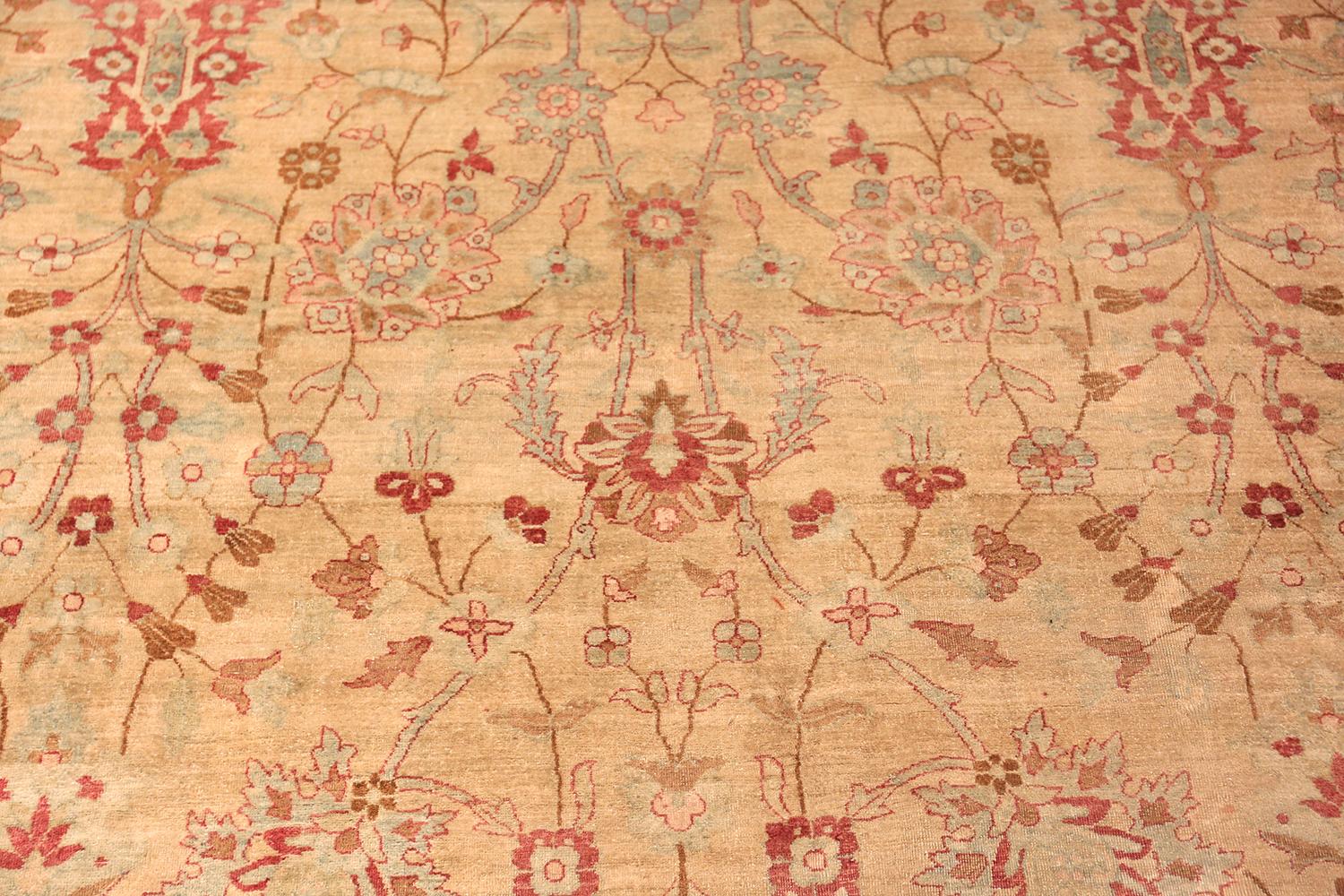 Antique Persian Kerman Vase Rug. 9 ft. x 14 ft. 4 in In Good Condition For Sale In New York, NY