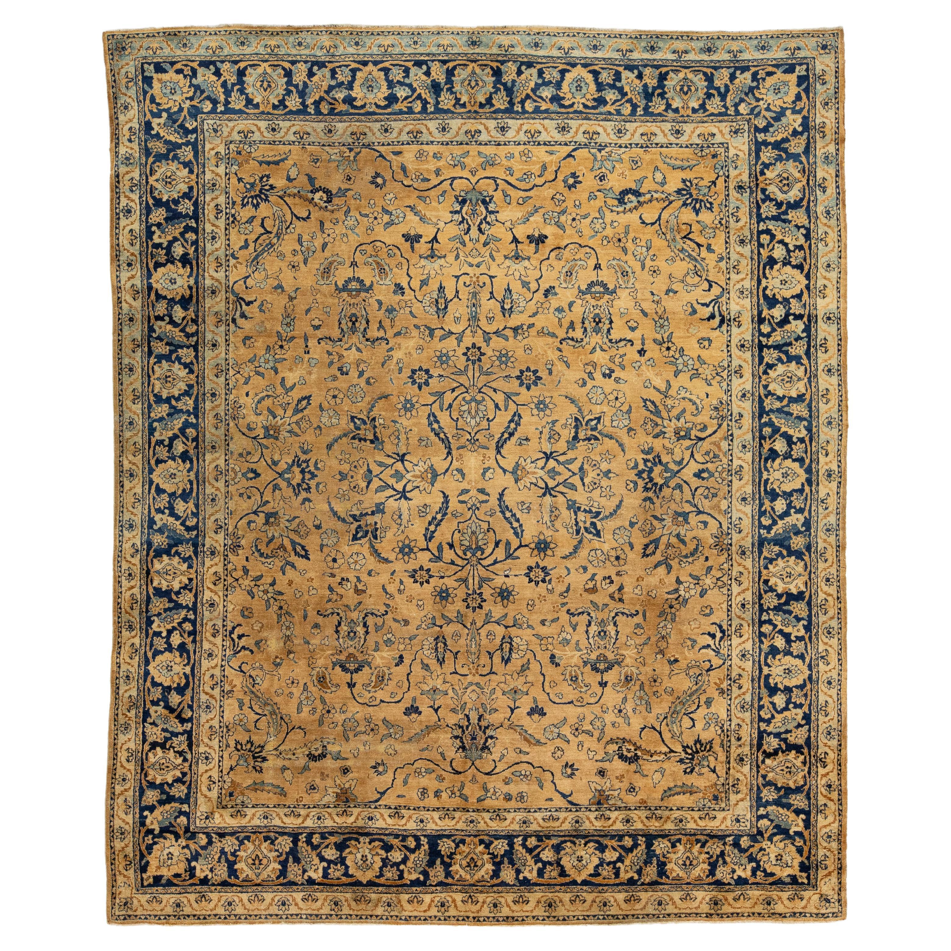 Tapis persan antique Kerman en laine fait à la main en brun clair présentant un motif sur toute sa surface