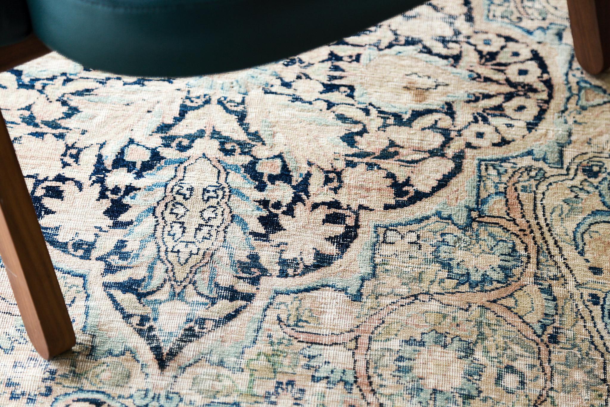 Antiker persischer Kermanshah-Teppich 26290 im Zustand „Gut“ im Angebot in WEST HOLLYWOOD, CA