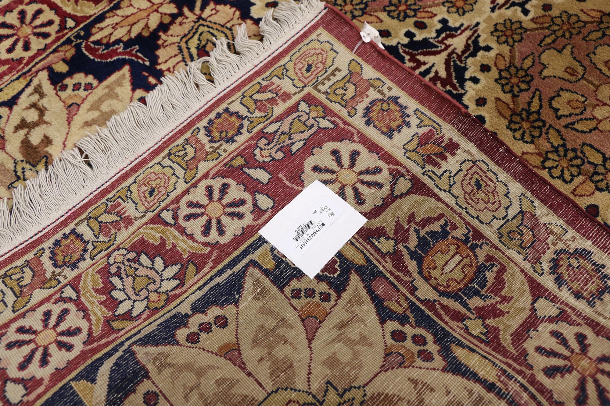 Antiker persischer Kermanshah-Teppich im traditionellen Stil (Handgeknüpft) im Angebot