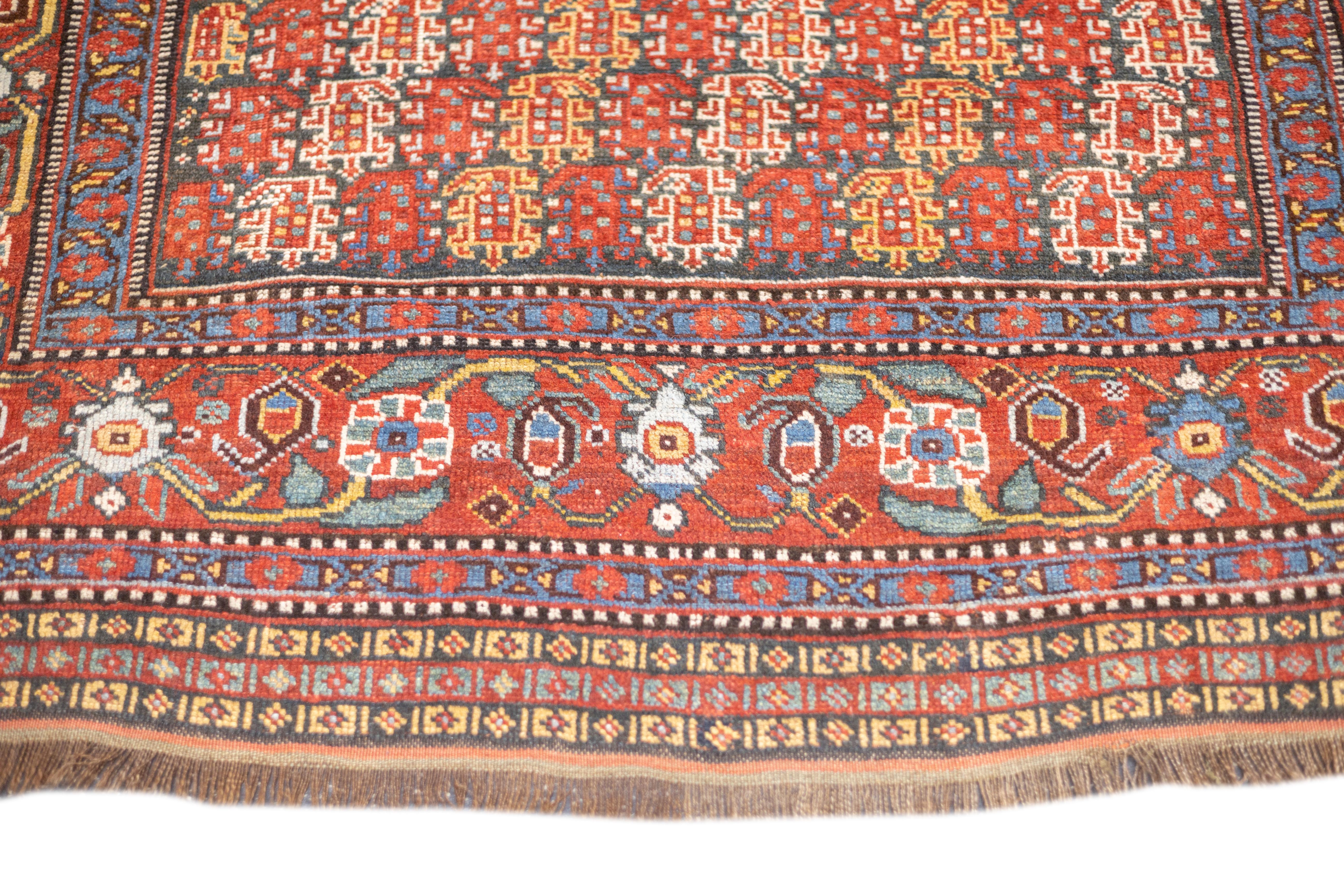 Annodato a mano Tappeto antico persiano Khamseh 4'3'' x 6'4'' in vendita