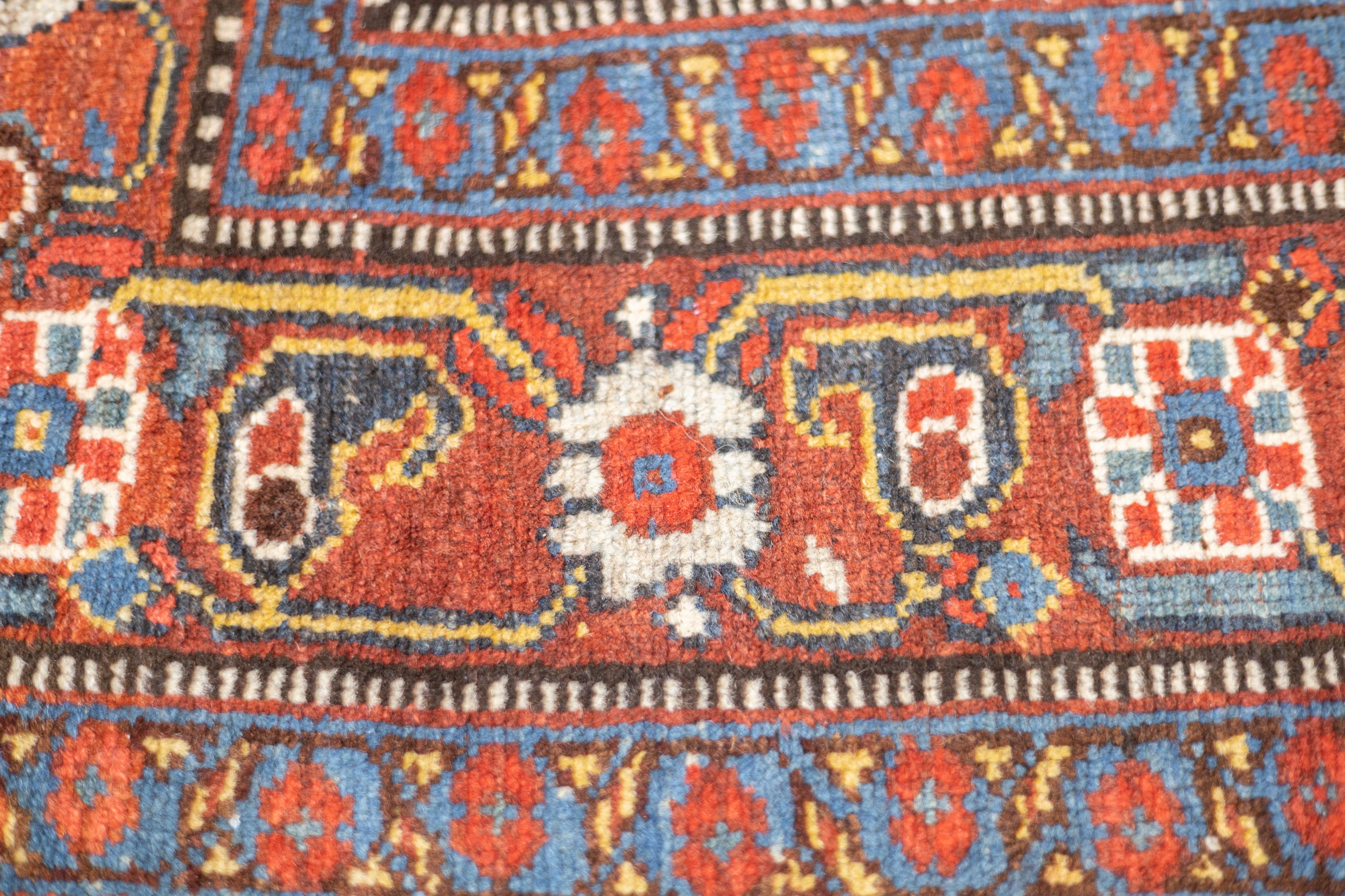 XX secolo Tappeto antico persiano Khamseh 4'3'' x 6'4'' in vendita