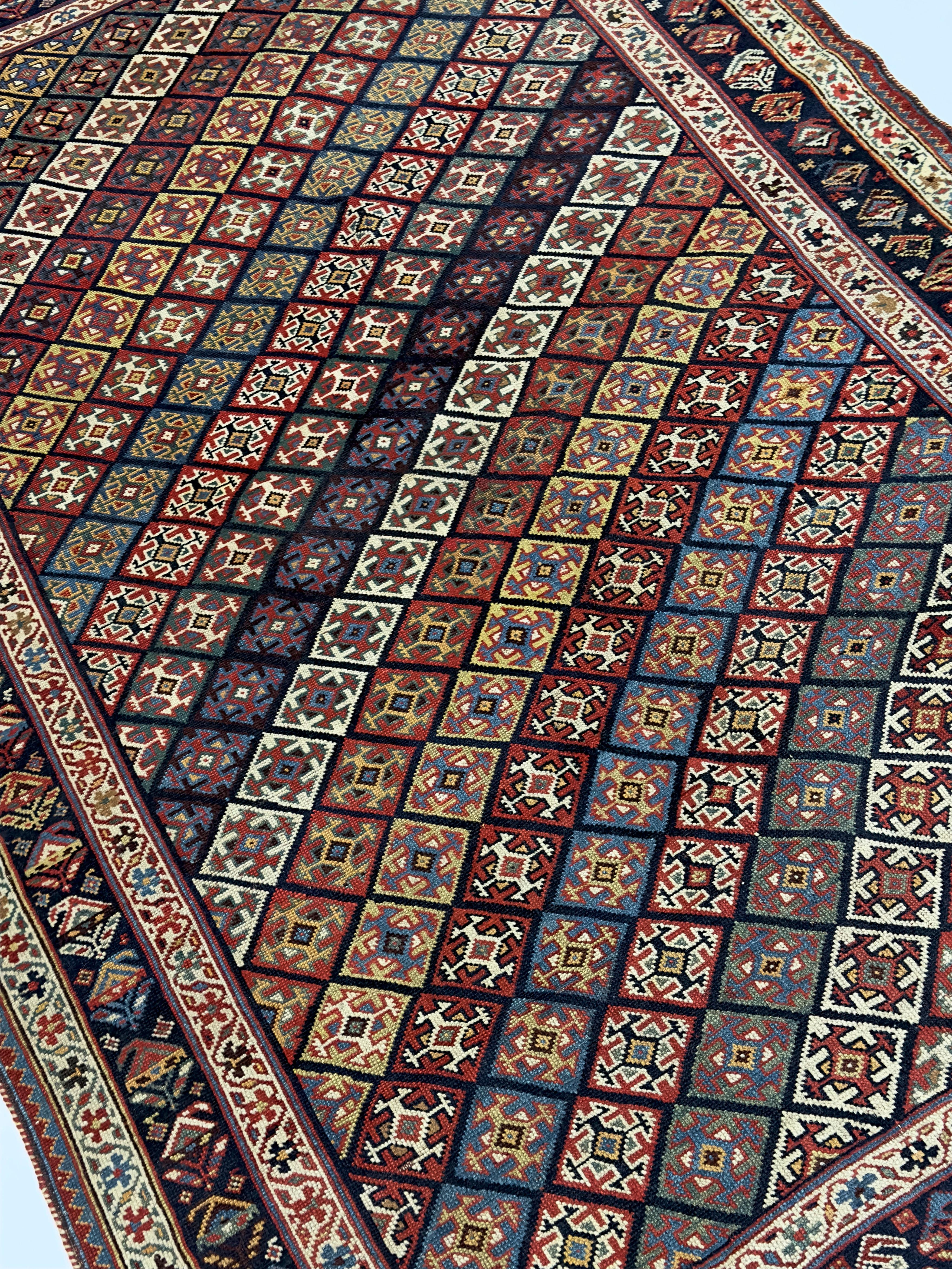 Antiker persischer Khamseh-Teppich 4'9