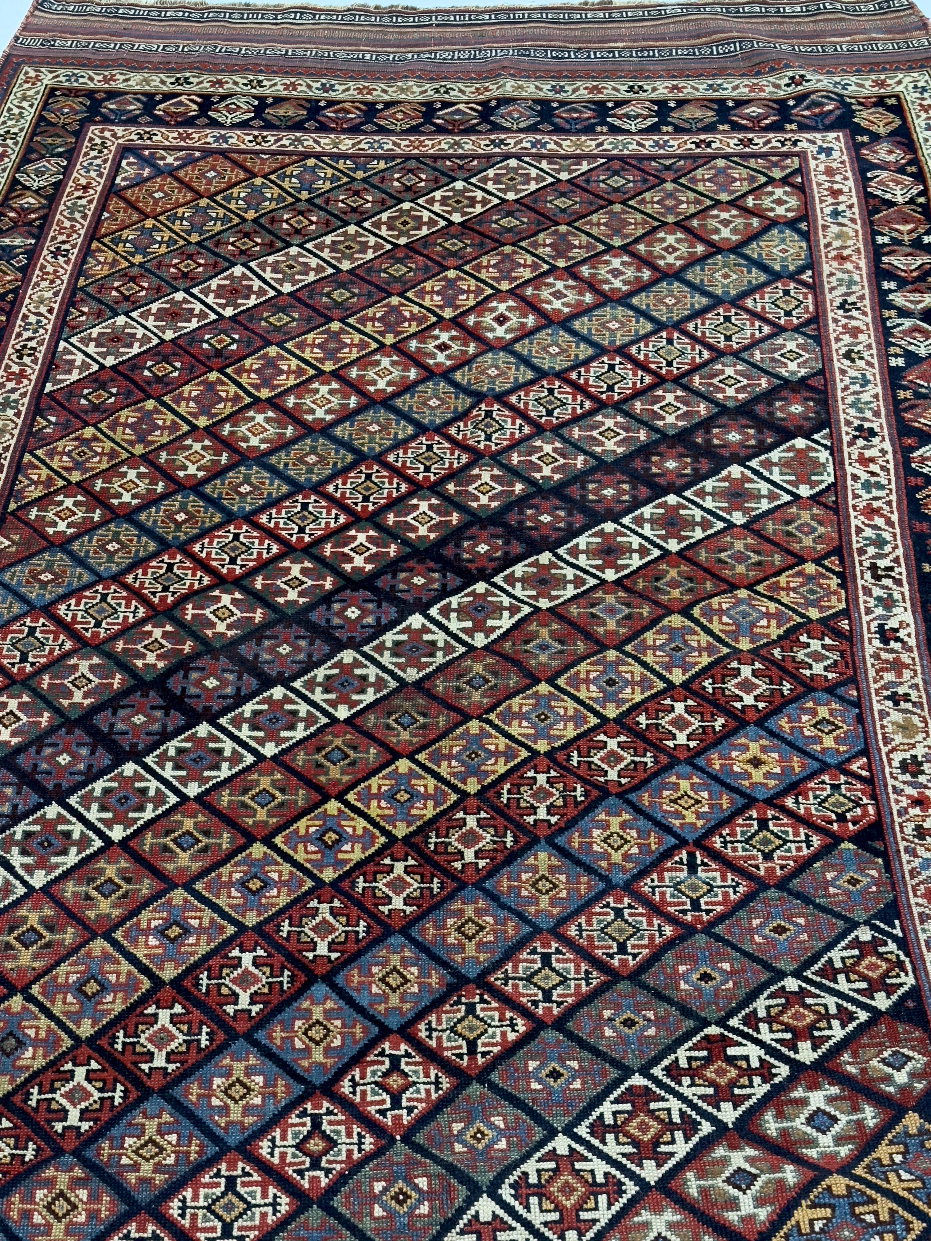 Antiker persischer Khamseh-Teppich 4'9