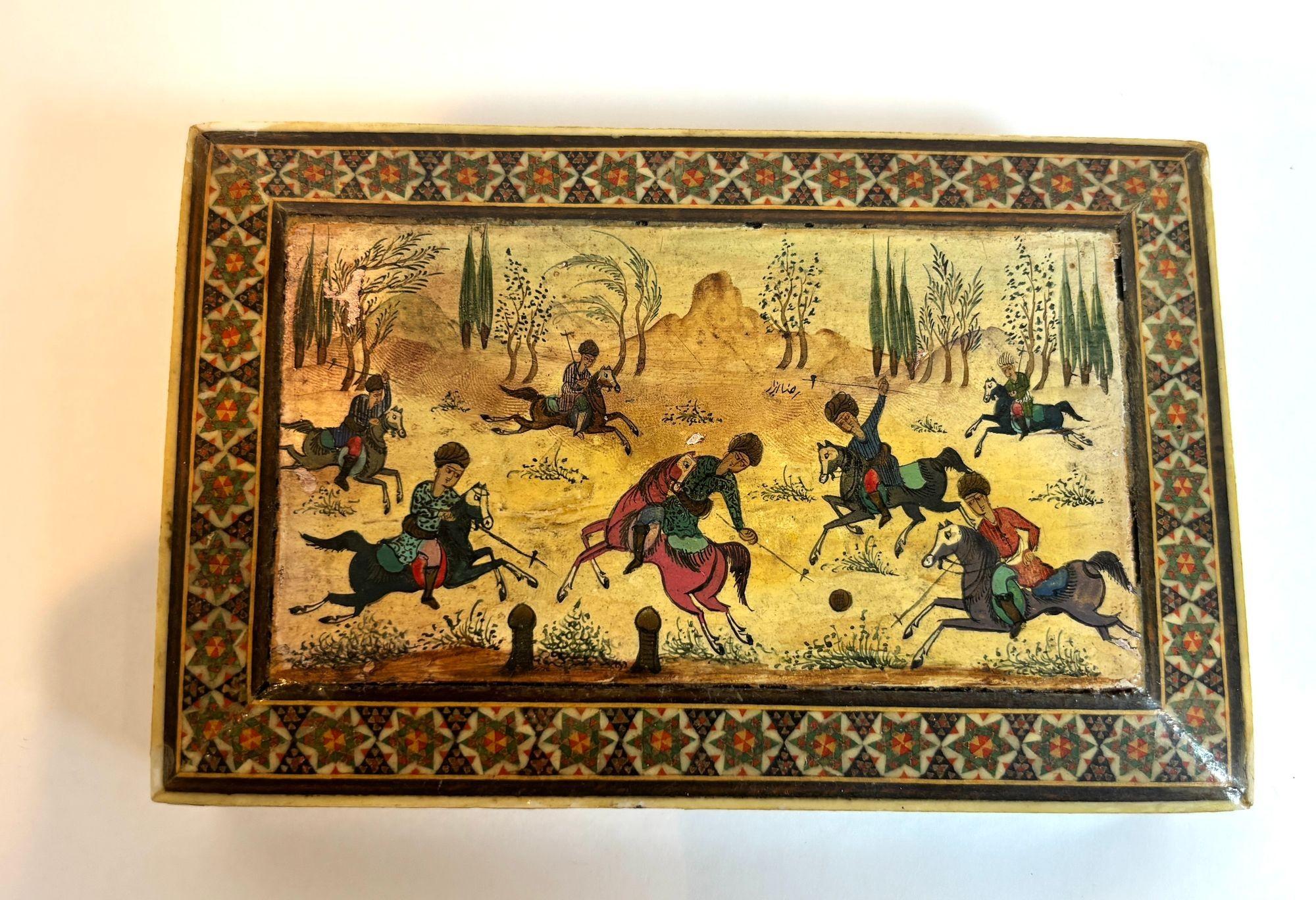 Anglo-indien Ancienne boîte à bijoux persane à incrustation de micro-mosaïques Khatam circa 1940s en vente