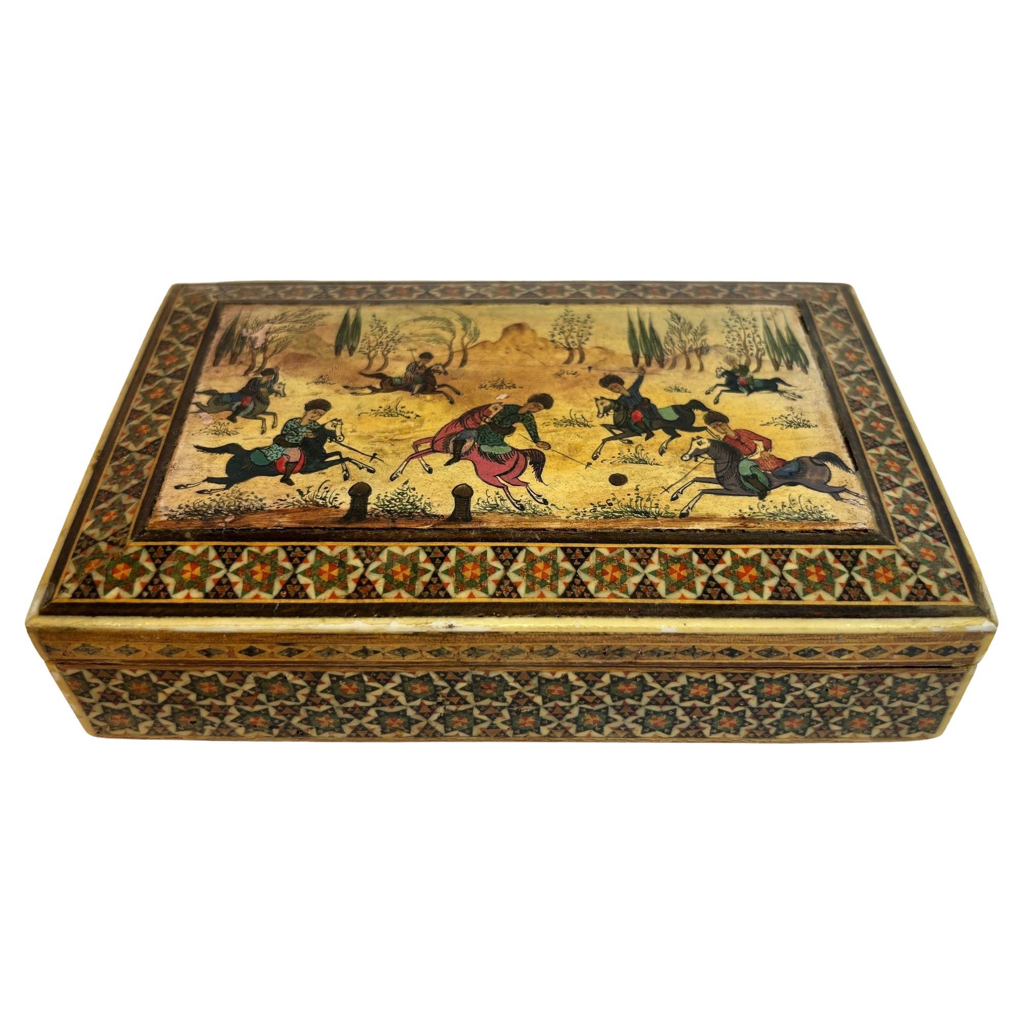 Ancienne boîte à bijoux persane à incrustation de micro-mosaïques Khatam circa 1940s en vente
