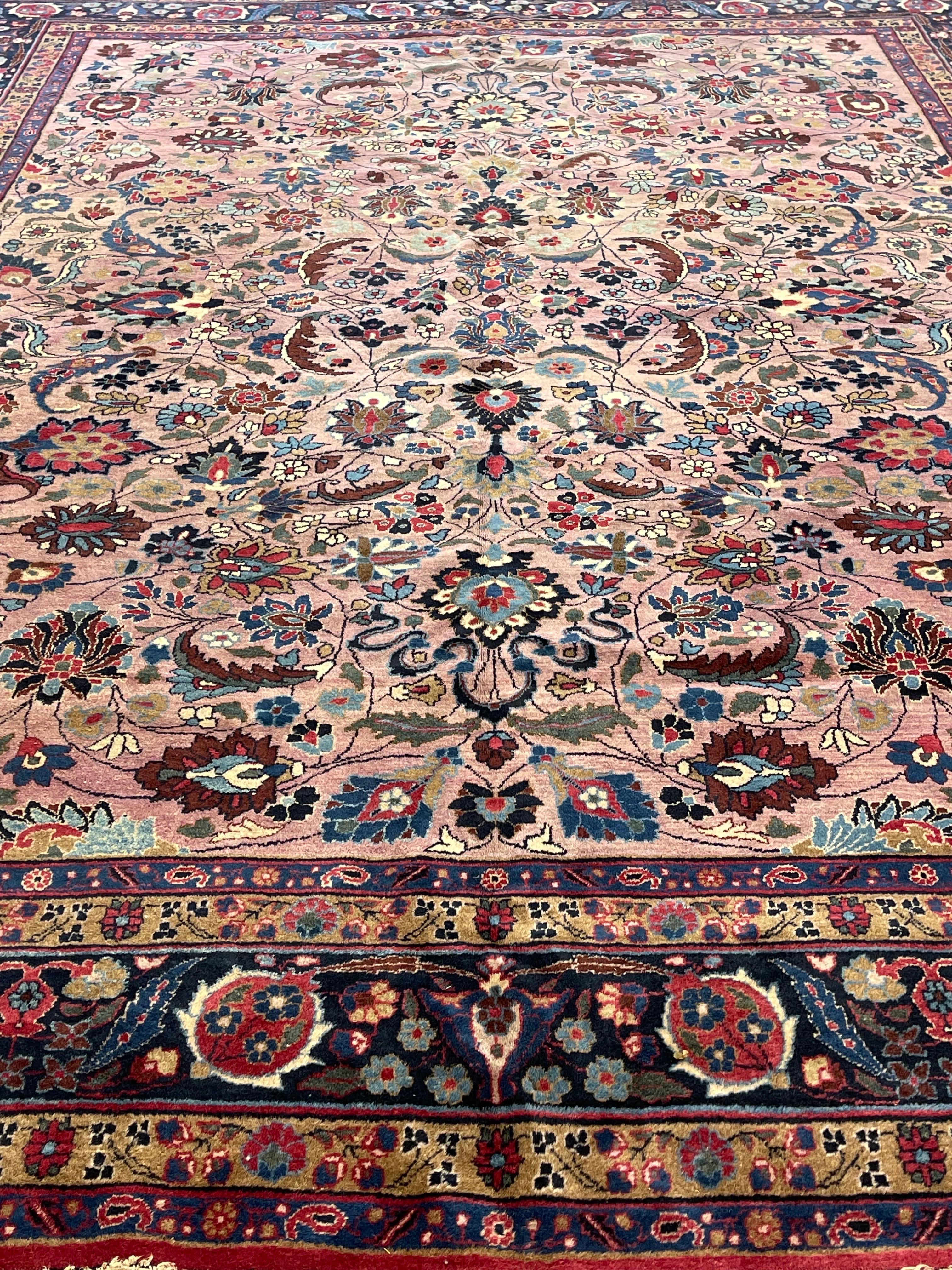 Antiker persischer Chorassan-Teppich, um 1930 (Persisch) im Angebot