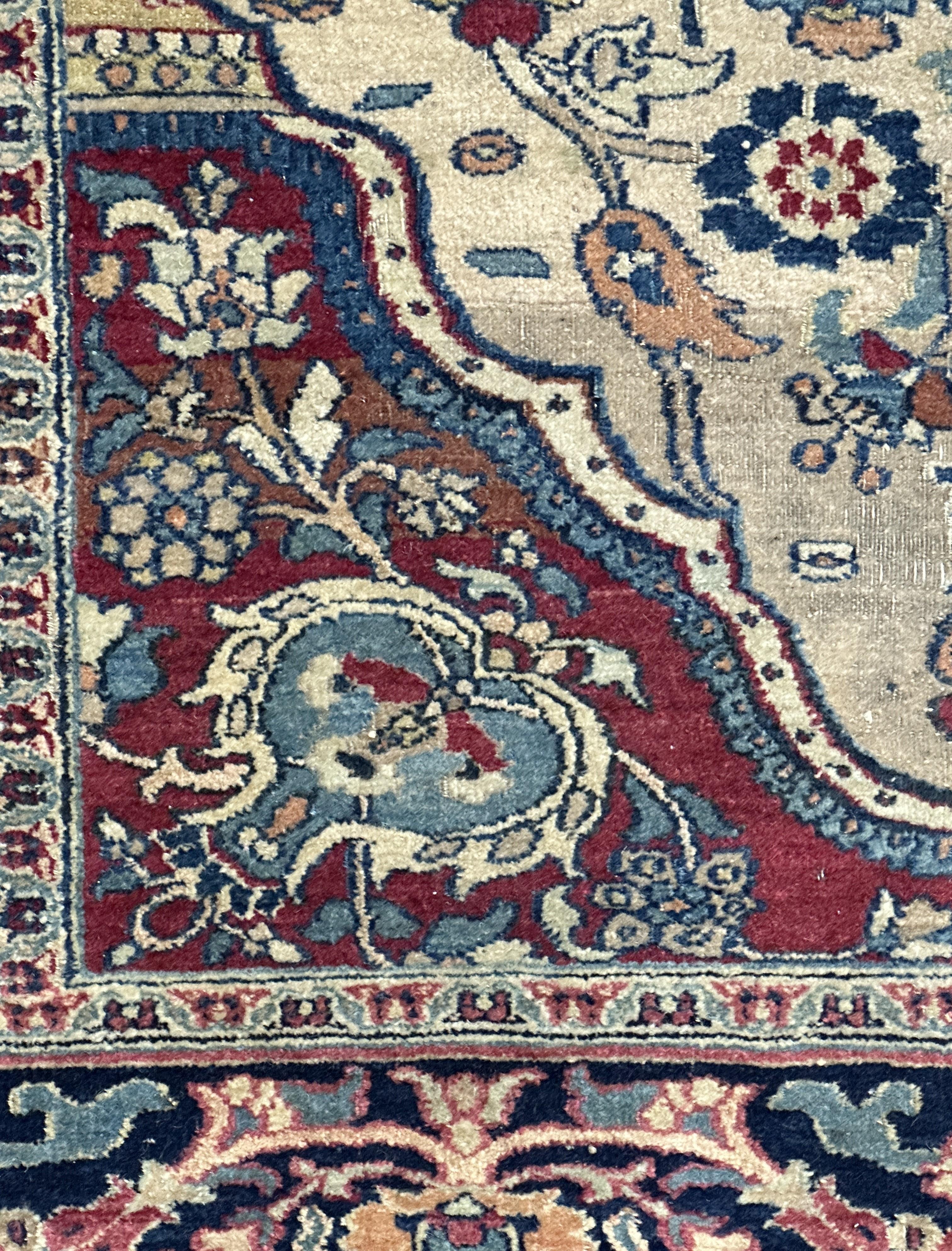 Antiker persischer Khorasan Teppich 4'1 x 5'7 (Handgeknüpft) im Angebot