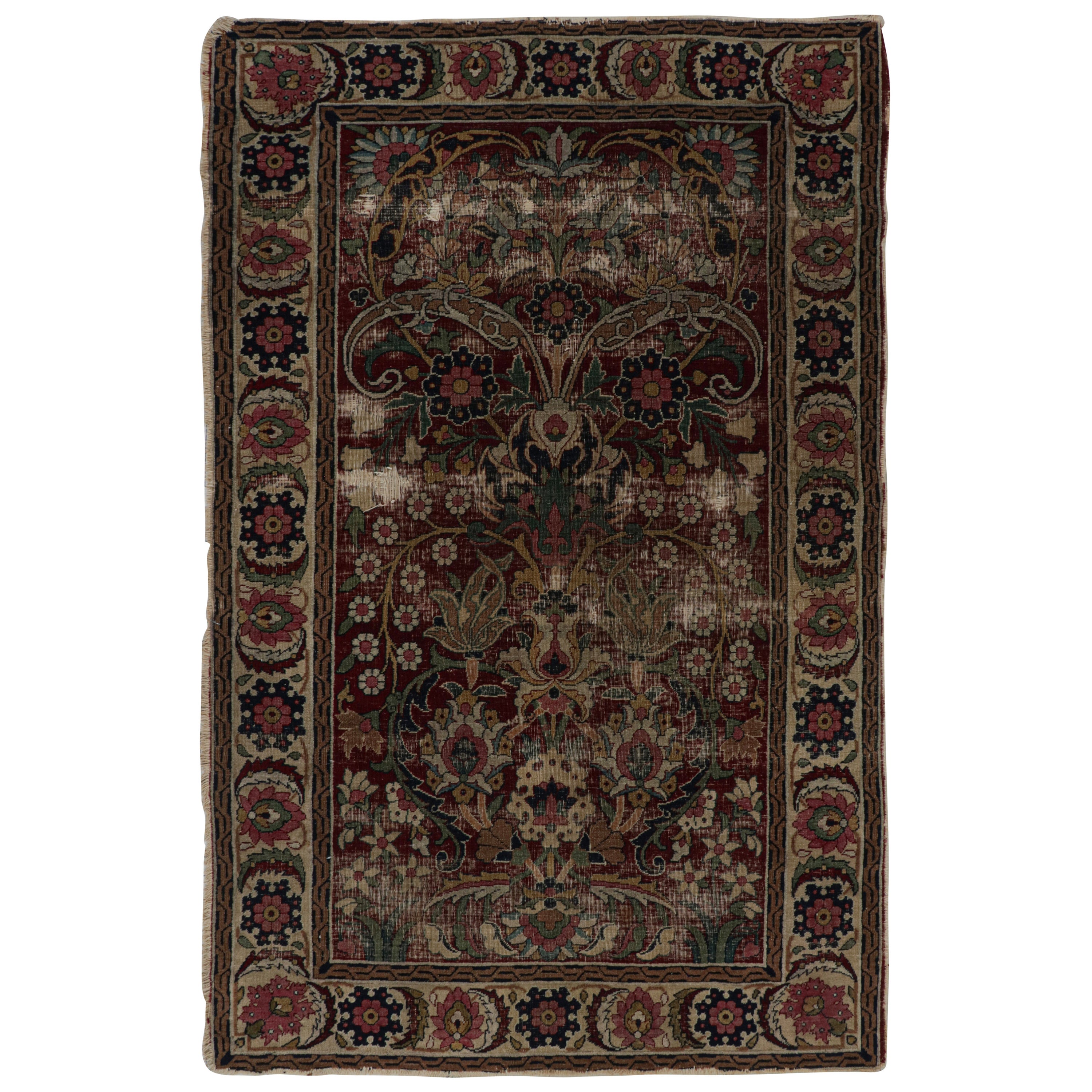 Antico tappeto persiano Khorassan in borgogna con motivi floreali, da Rug & Kilim