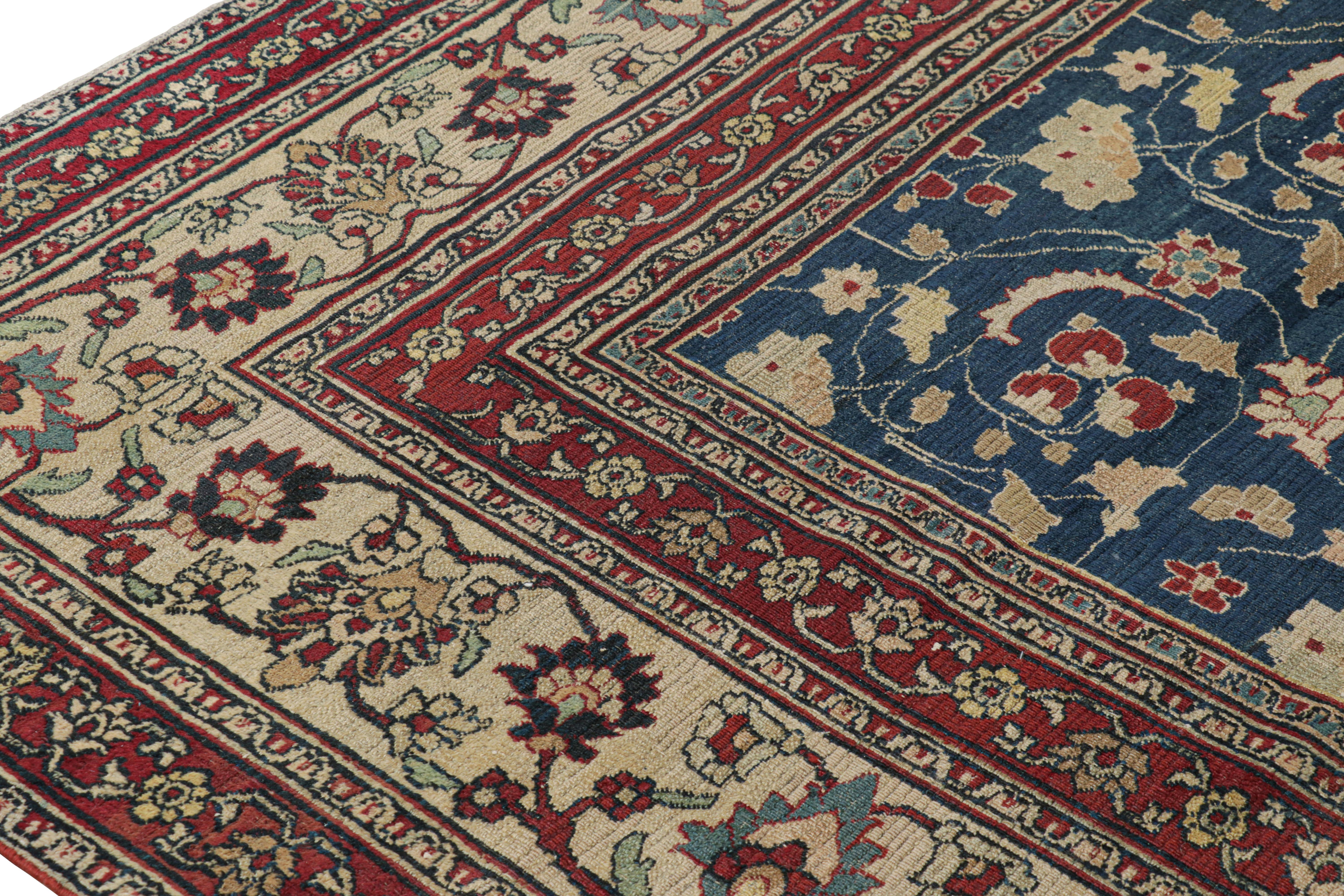 Inizio XX secolo Antico tappeto persiano Khorassan blu navy con motivo floreale, da Rug & Kilim in vendita