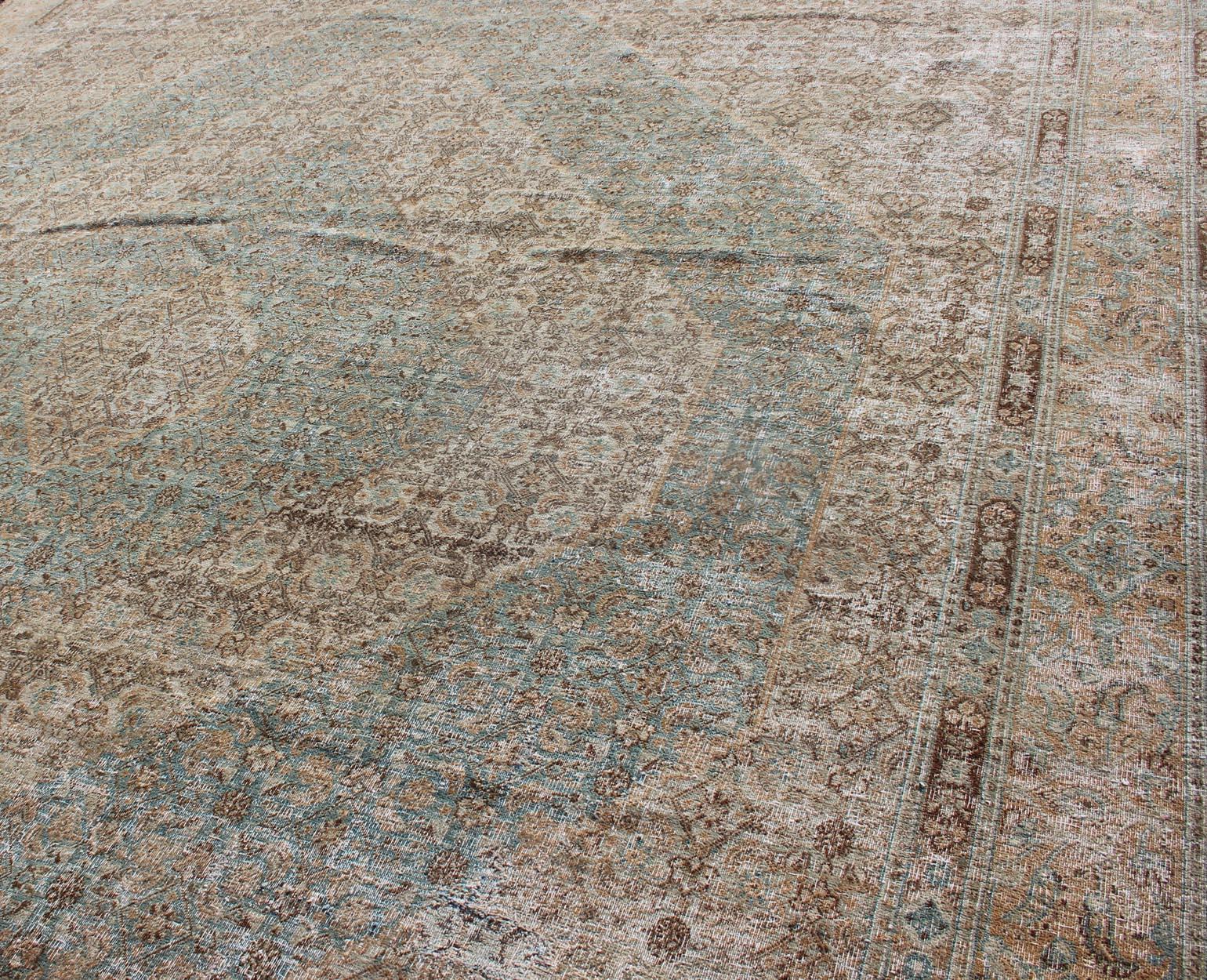 Tapis persan ancien de Khorassan avec un motif géométrique de diamants en sarcelle et brun en vente 1
