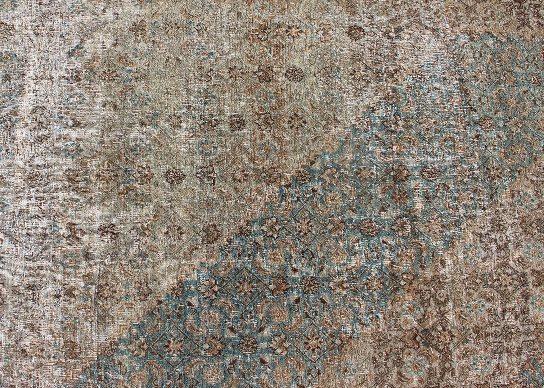 Noué à la main Tapis persan ancien de Khorassan avec un motif géométrique de diamants en sarcelle et brun en vente