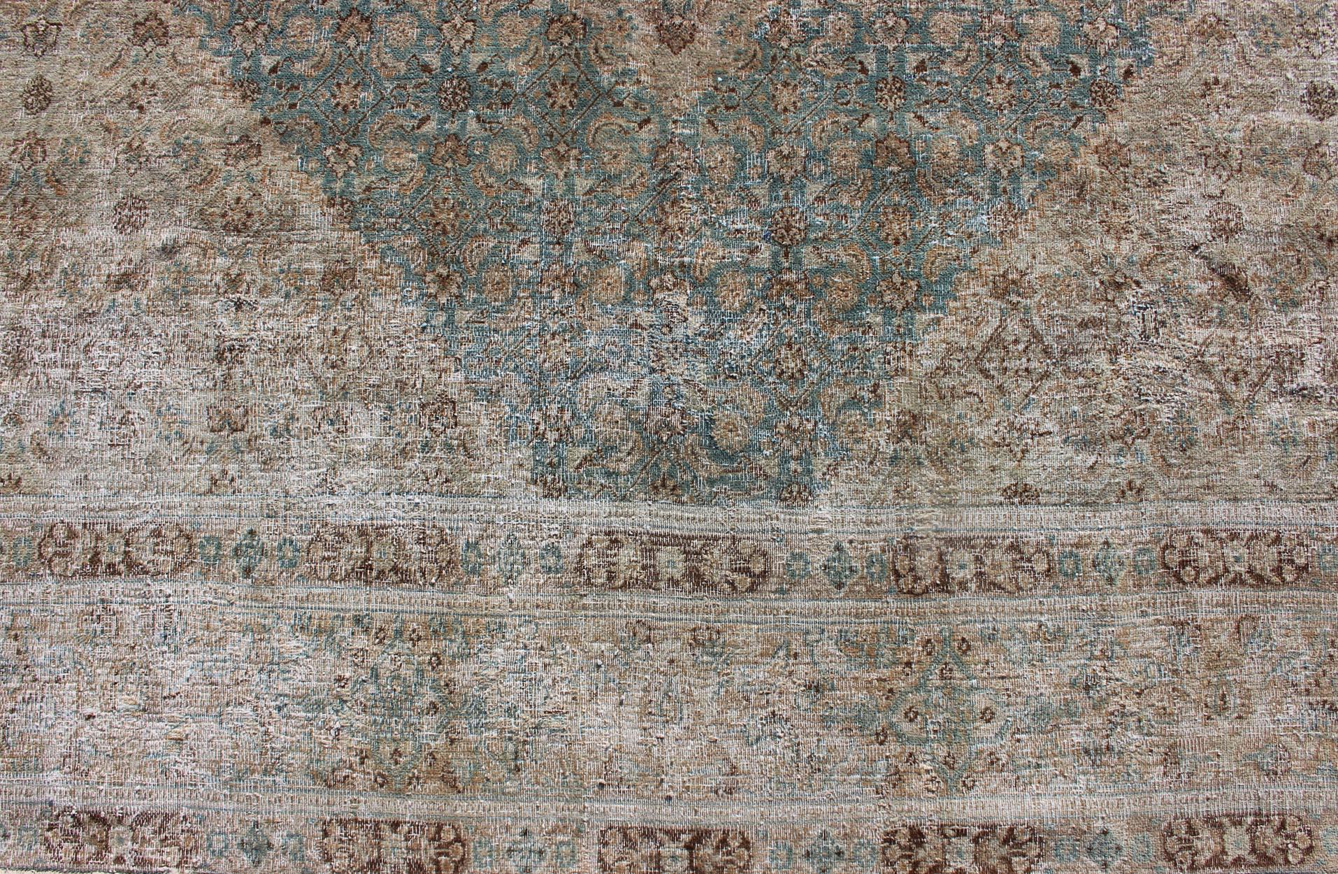 Tapis persan ancien de Khorassan avec un motif géométrique de diamants en sarcelle et brun Bon état - En vente à Atlanta, GA