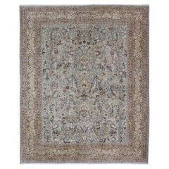 Tapis persan ancien du Khorassan à motifs floraux sur toute sa surface dans des tons bleus doux