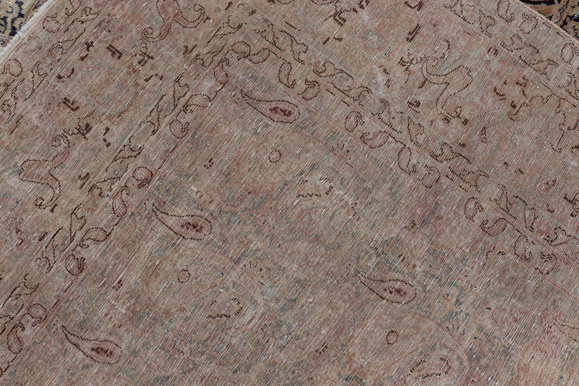 Tapis persan ancien du Khorassan à motif cachemire complexe sur l'ensemble 9'8 x 12'11 Bon état - En vente à Atlanta, GA
