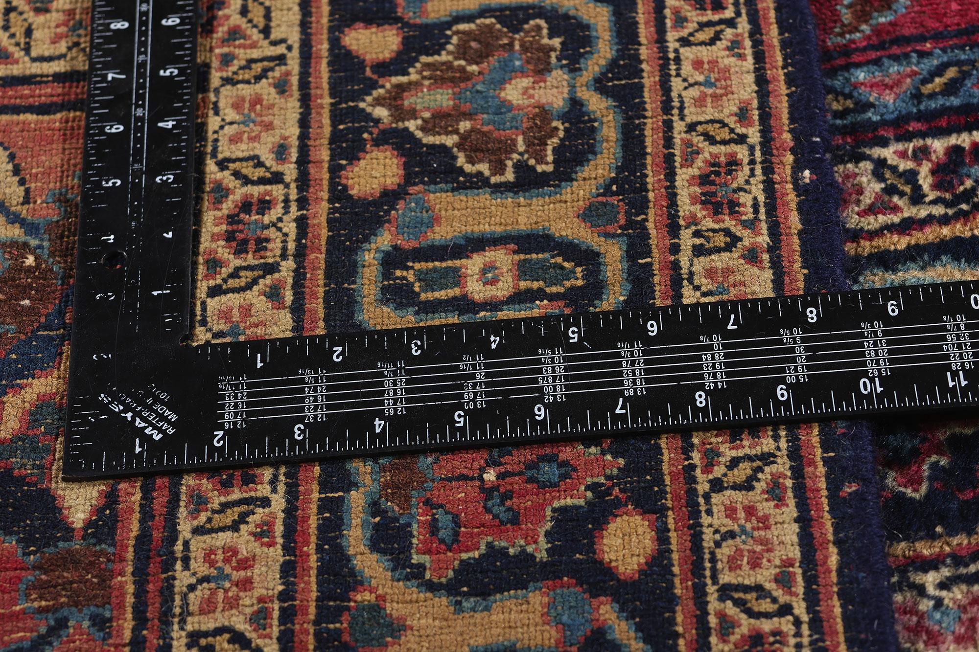 Laine Fin du 19ème siècle, tapis ancien persan Khorassan de style traditionnel en vente