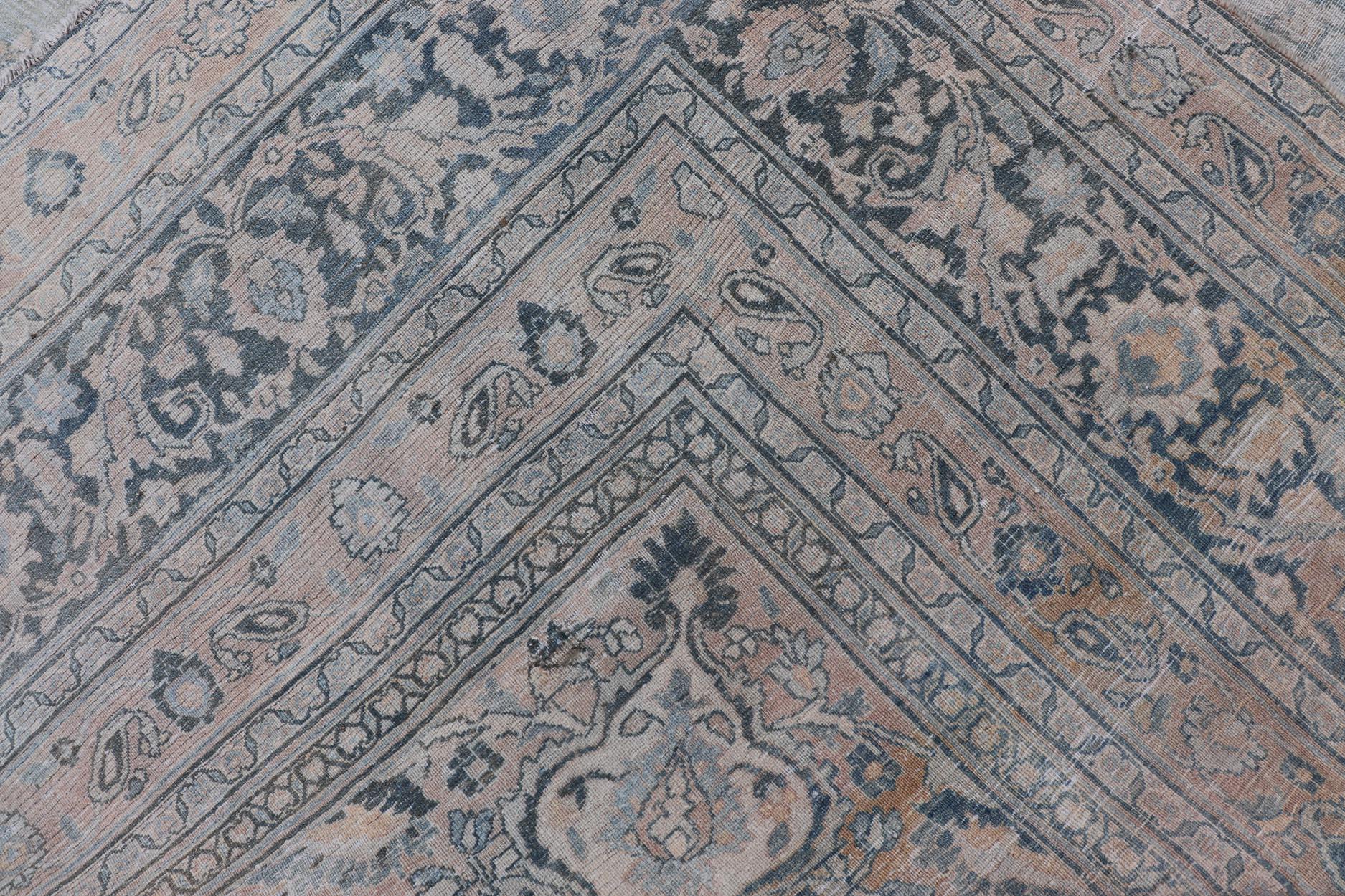 Tapis ancien Khorassan avec médaillon bleu et taupe 9'7 x 13 en vente 7