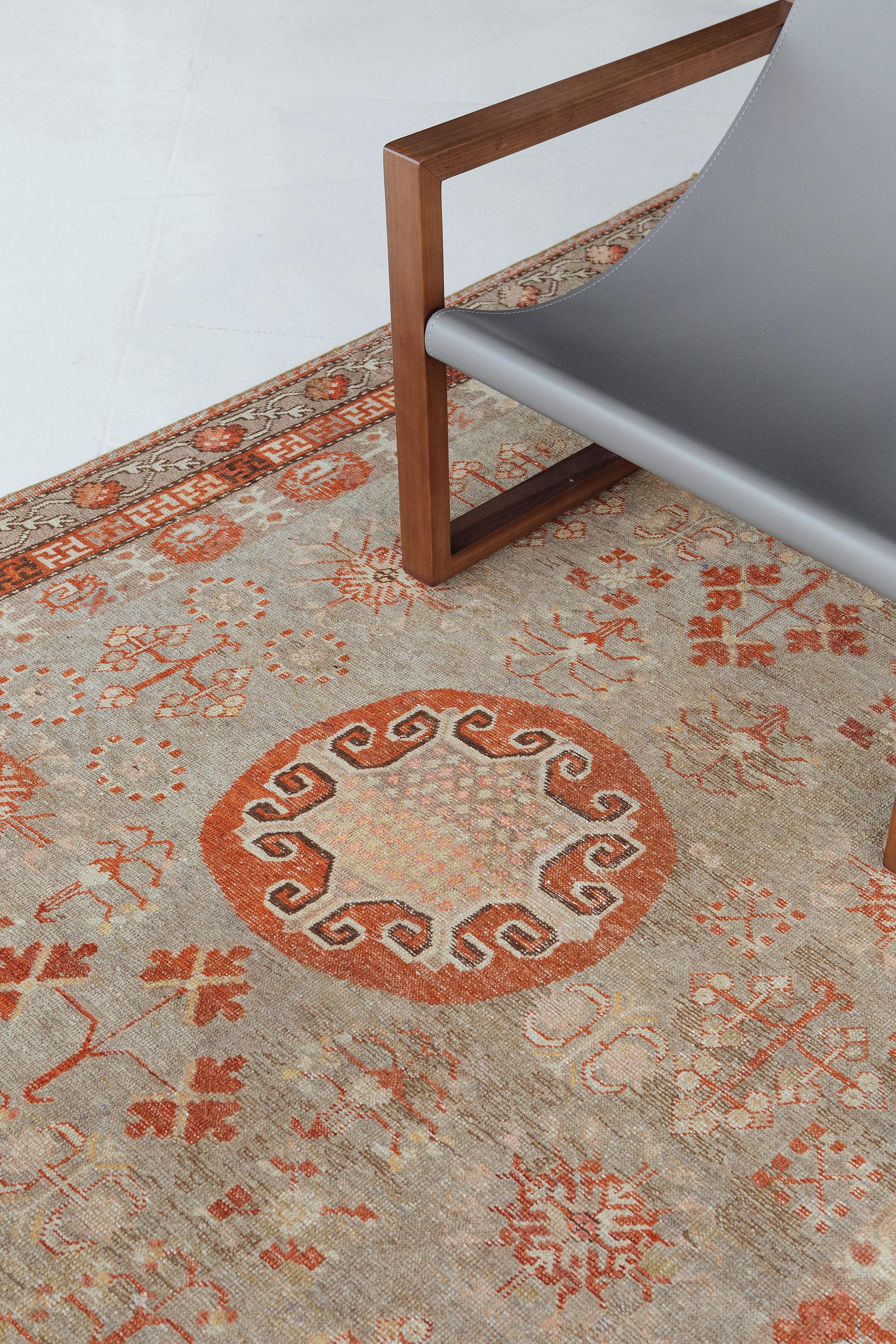 Antiker persischer Khotan-Teppich 59285 im Angebot 1
