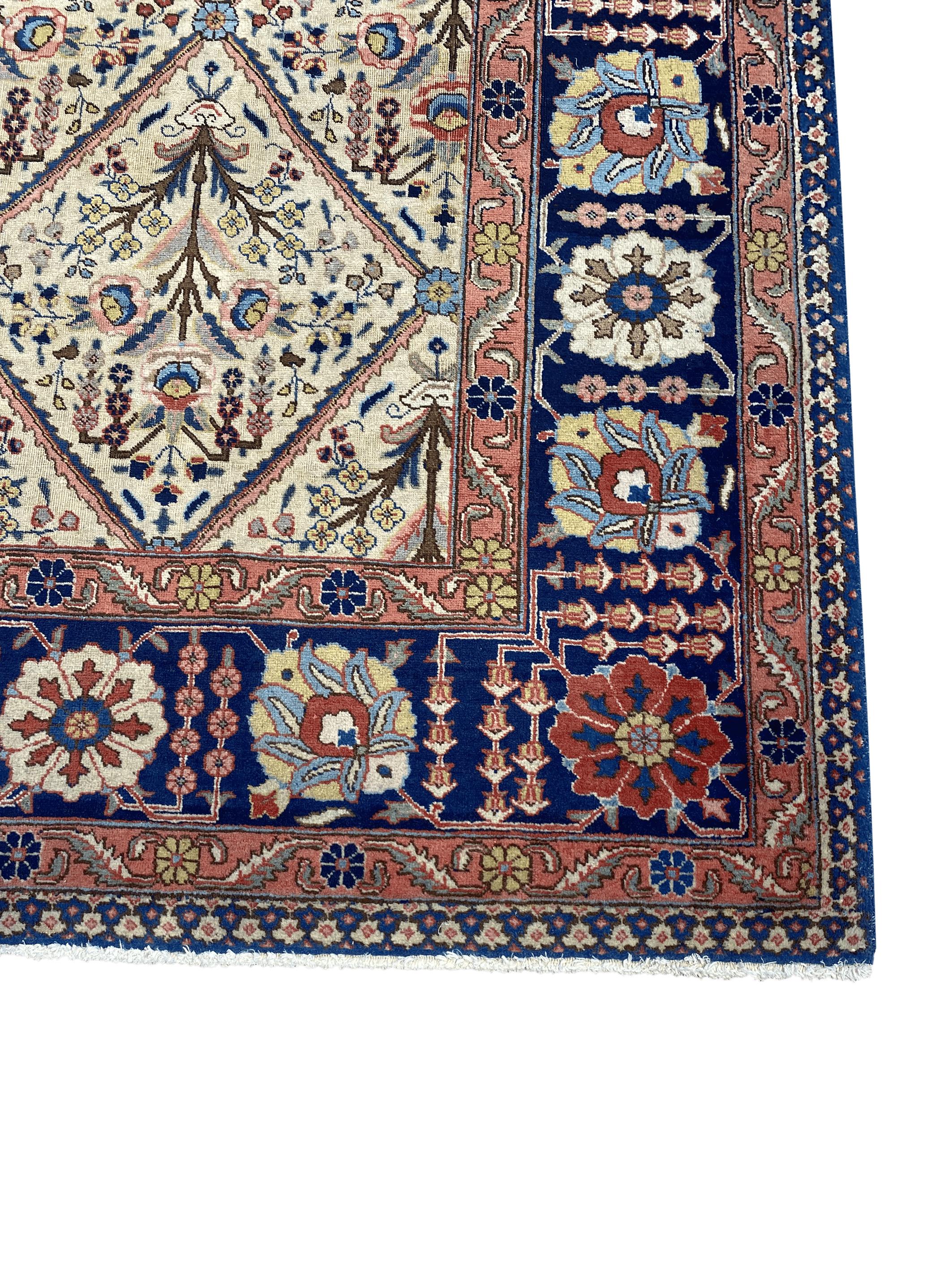 Ancien tapis persan Khoy Tabriz 9'' x 12'' 4 Bon état - En vente à Winnetka, IL