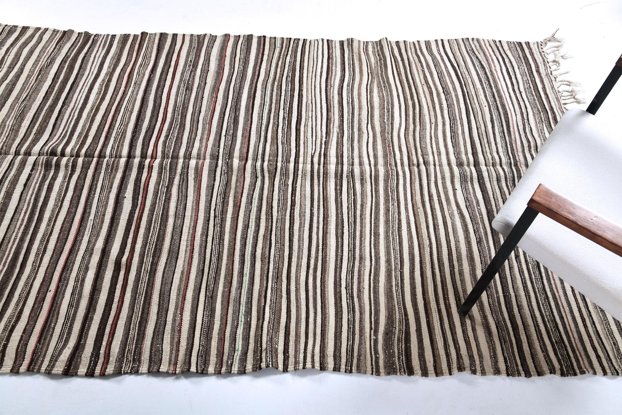 Antiker persischer Kelim (Persisch) im Angebot