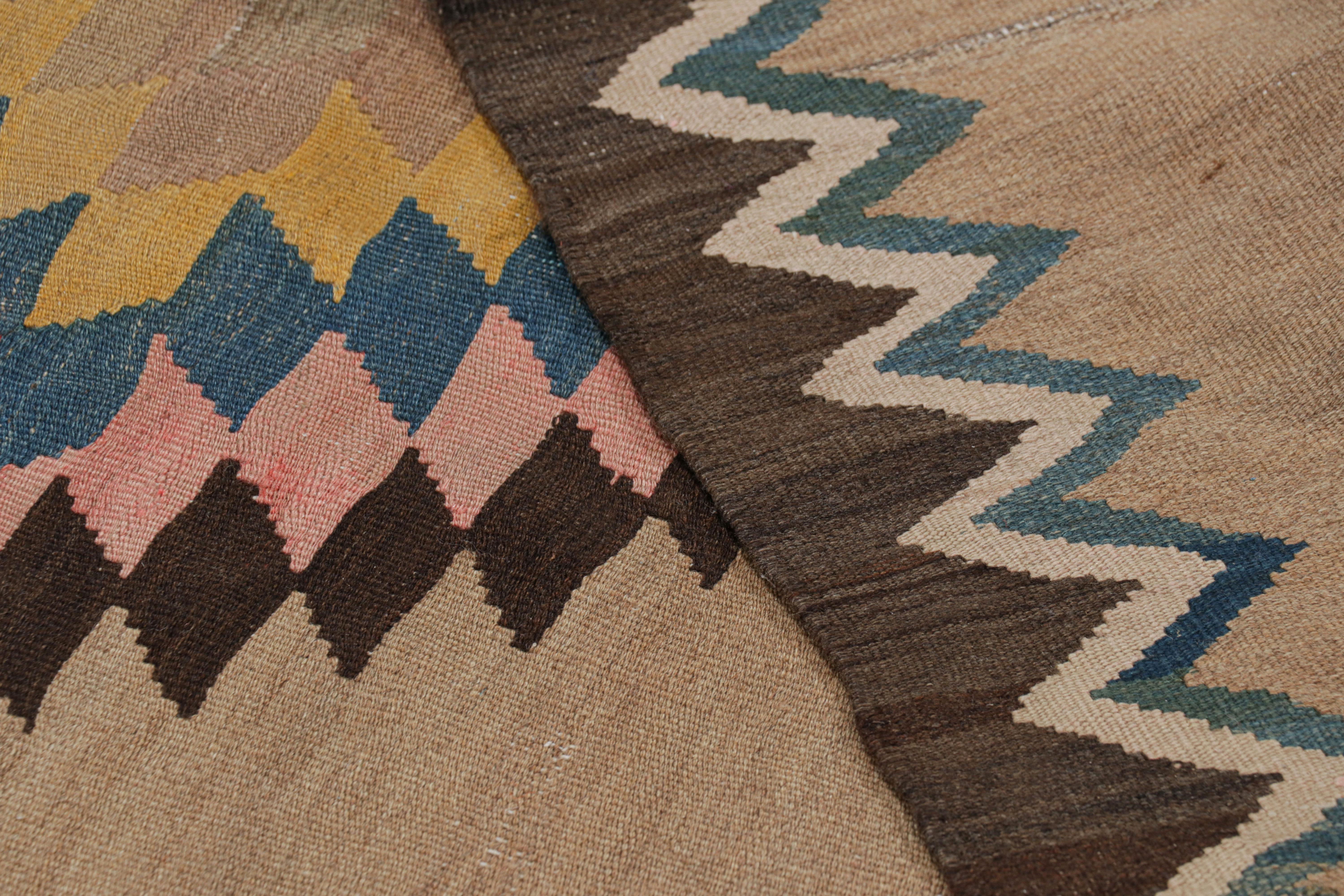 Antigua alfombra persa kilim con medallones geométricos de colores  Rug & Kilim Lana en venta