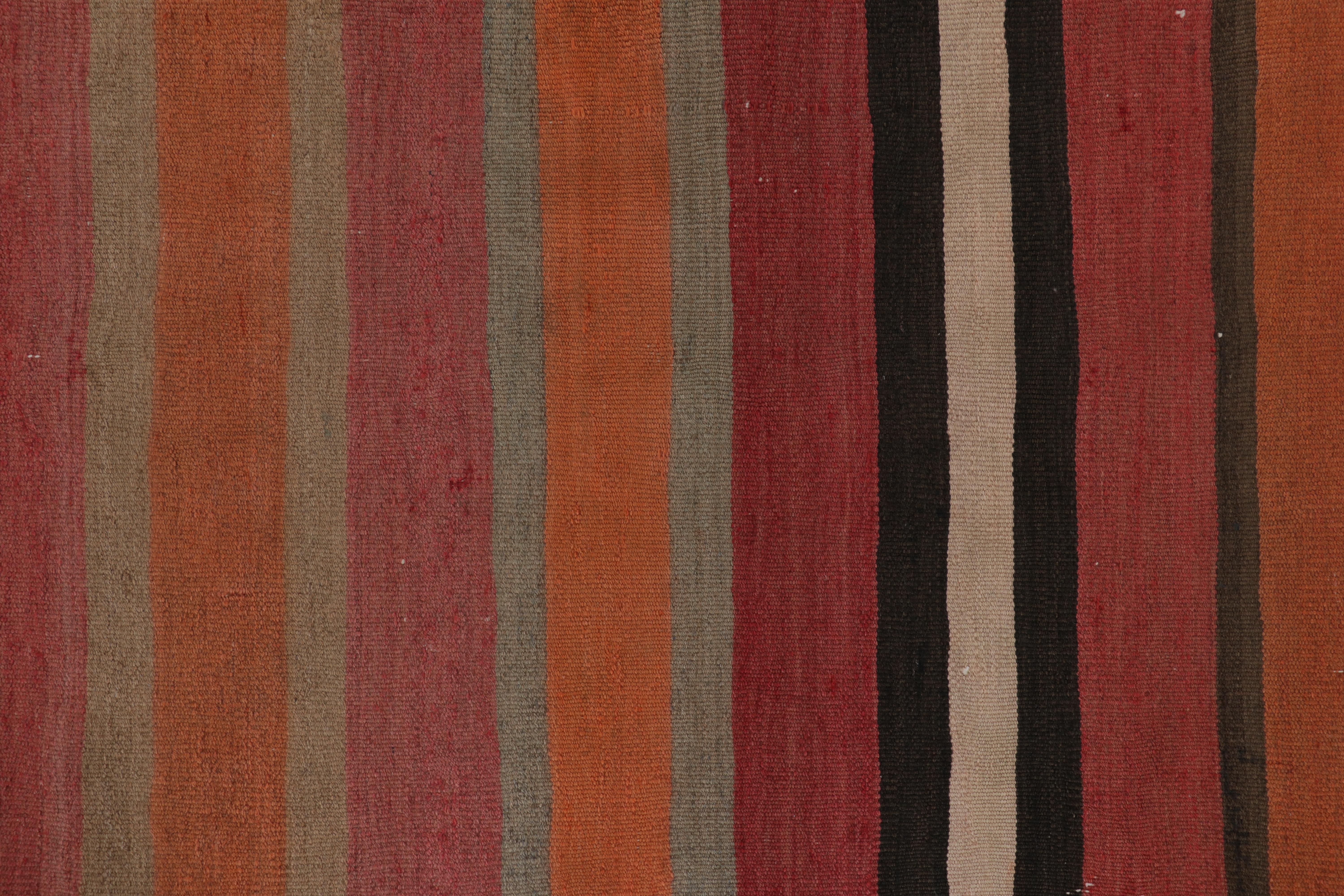 Antiker persischer Kelim mit mehrfarbigen Streifen  Rug & Kilim  Rug & Kilim Website im Angebot 2