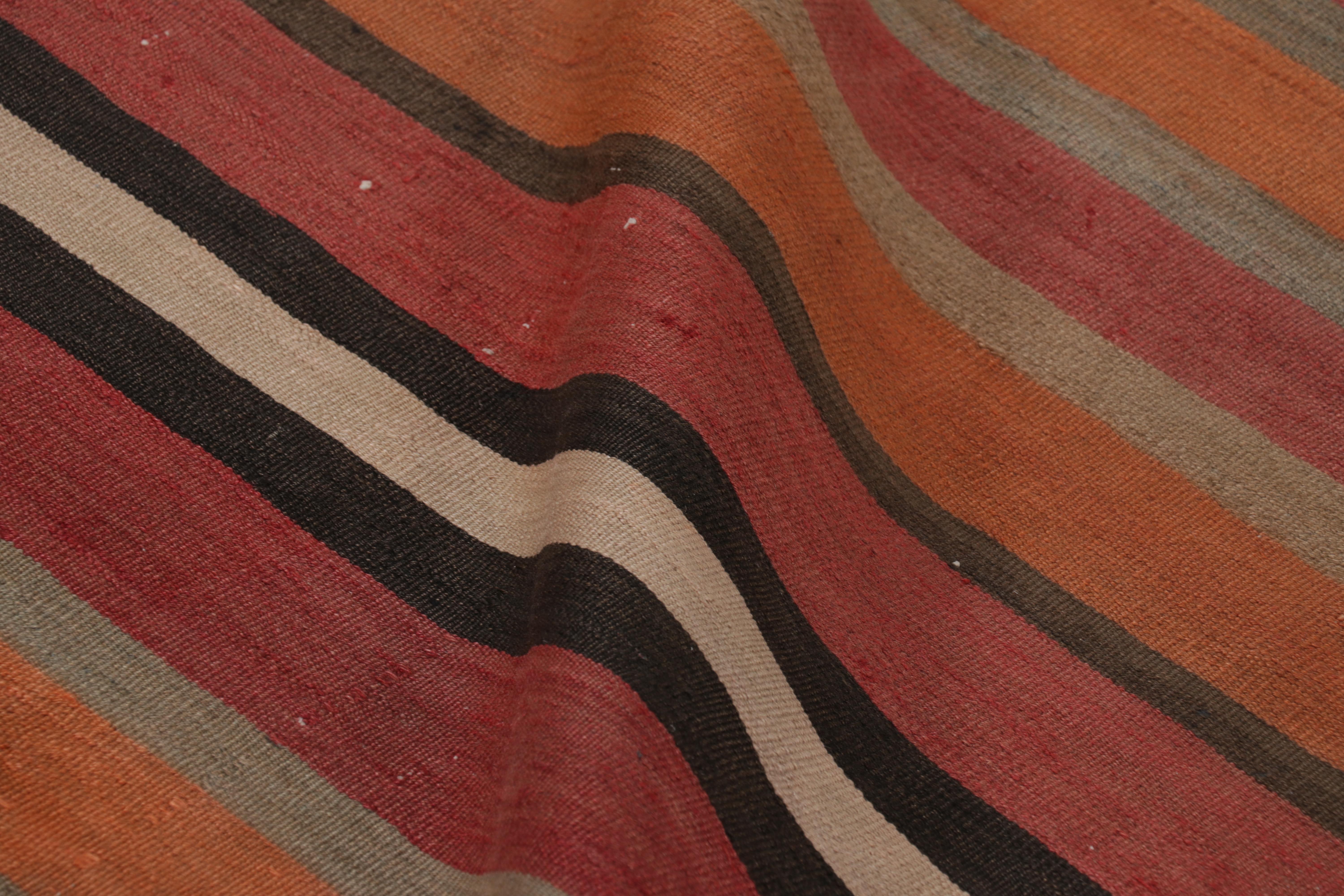 Antiker persischer Kelim mit mehrfarbigen Streifen  Rug & Kilim  Rug & Kilim Website im Angebot 3