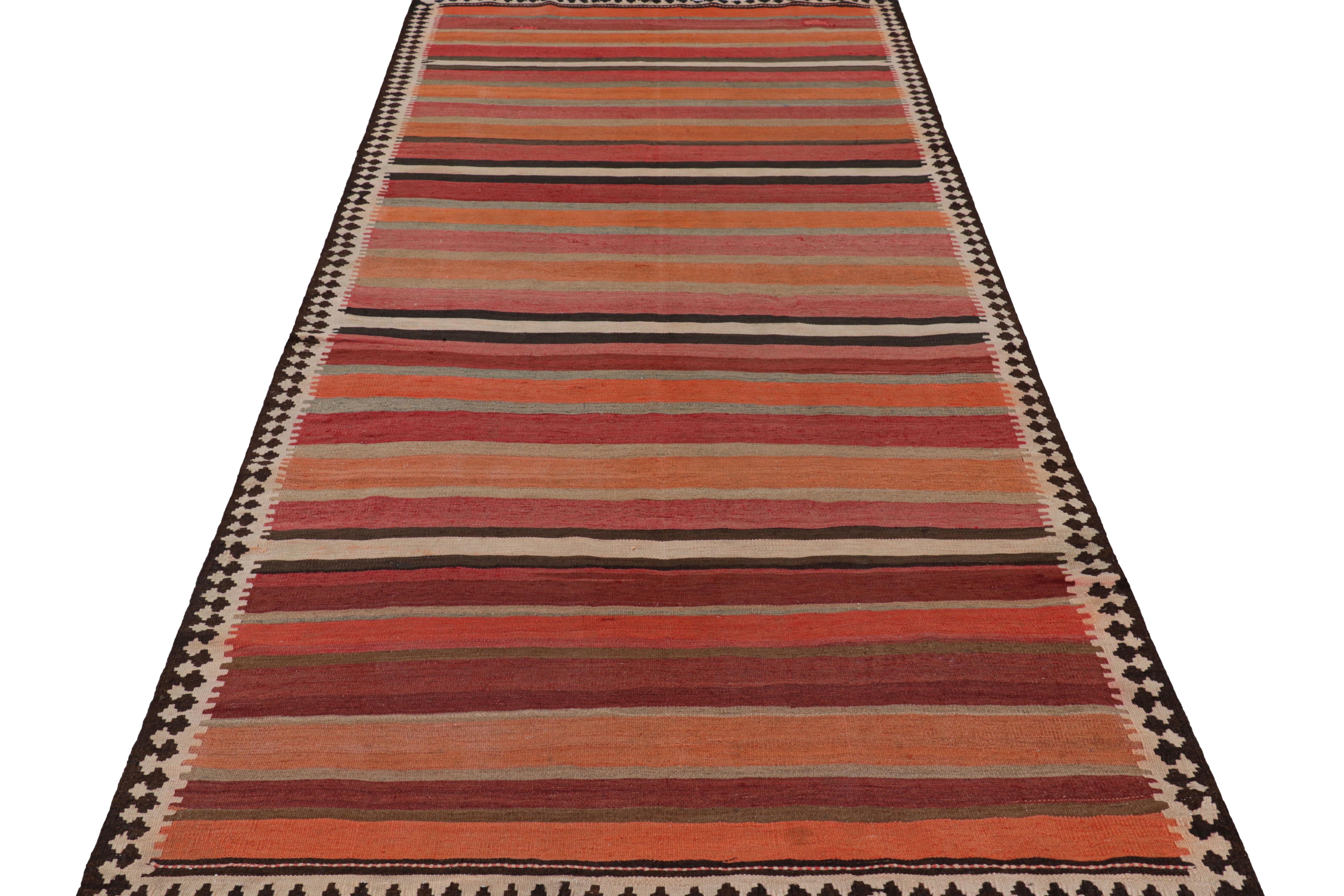 Antiker persischer Kelim mit mehrfarbigen Streifen  Rug & Kilim  Rug & Kilim Website (Handgewebt) im Angebot