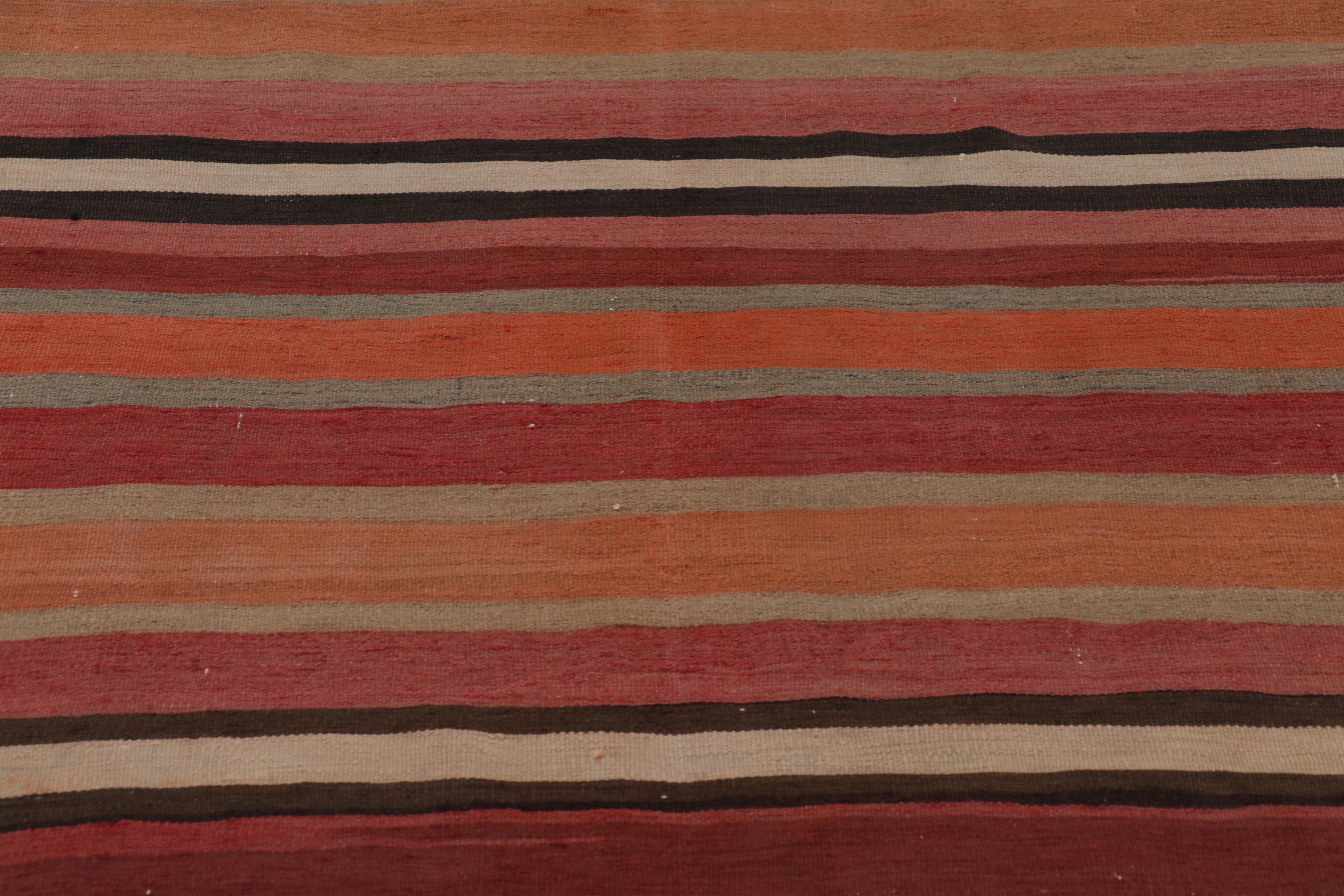 Antiker persischer Kelim mit mehrfarbigen Streifen  Rug & Kilim  Rug & Kilim Website (Handgewebt) im Angebot