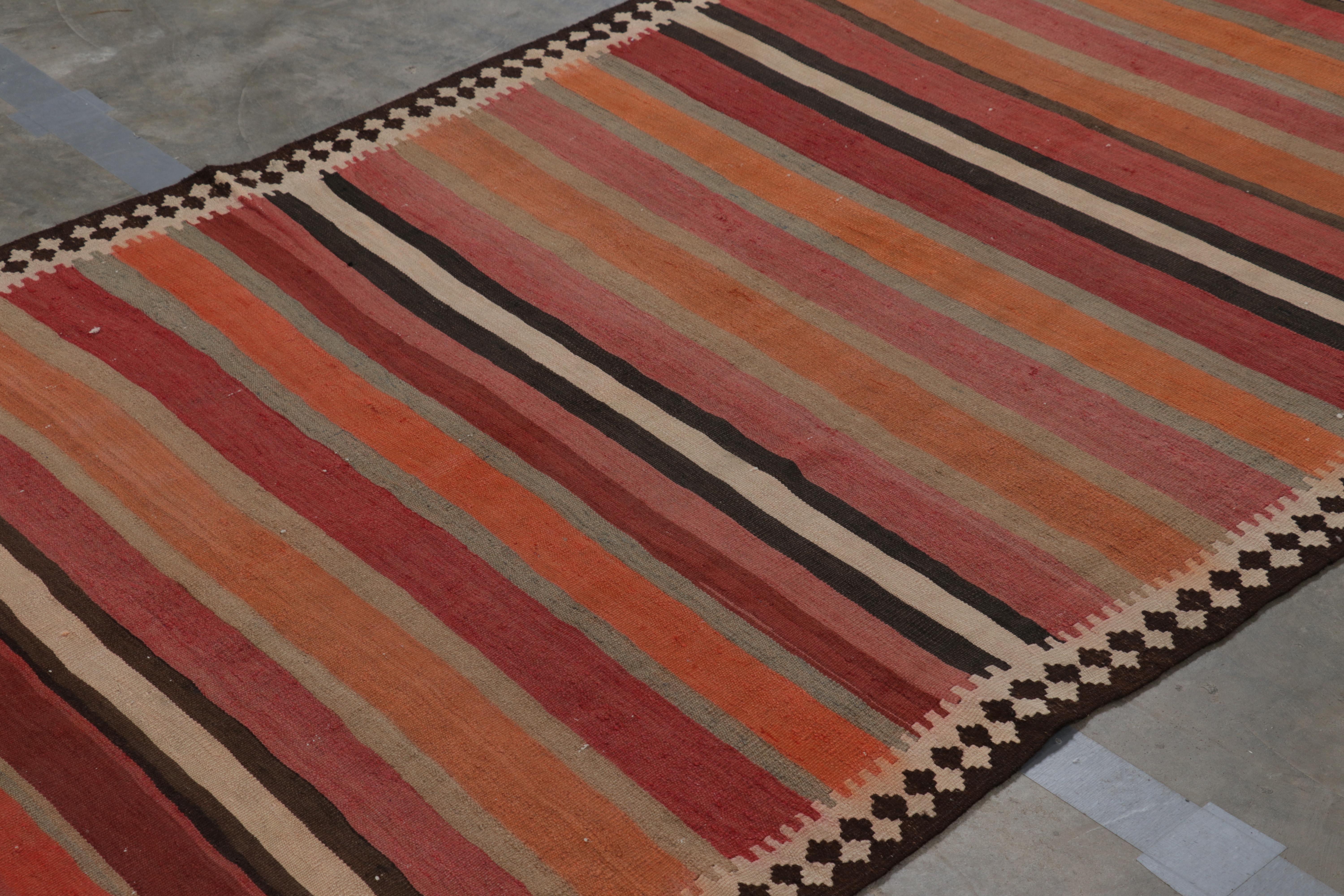 Antiker persischer Kelim mit mehrfarbigen Streifen  Rug & Kilim  Rug & Kilim Website im Zustand „Gut“ im Angebot in Long Island City, NY