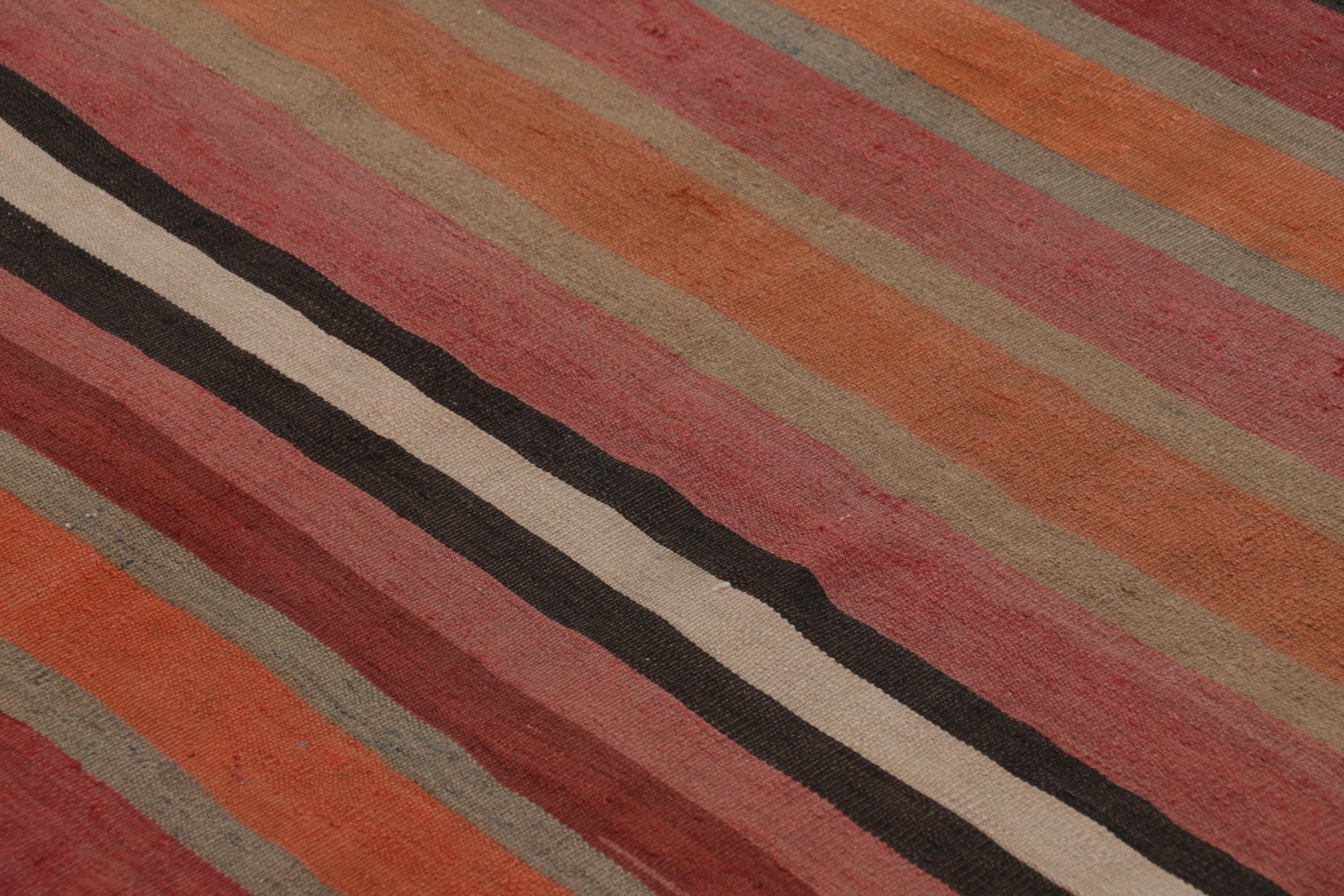 Antiker persischer Kelim mit mehrfarbigen Streifen  Rug & Kilim  Rug & Kilim Website (Frühes 20. Jahrhundert) im Angebot