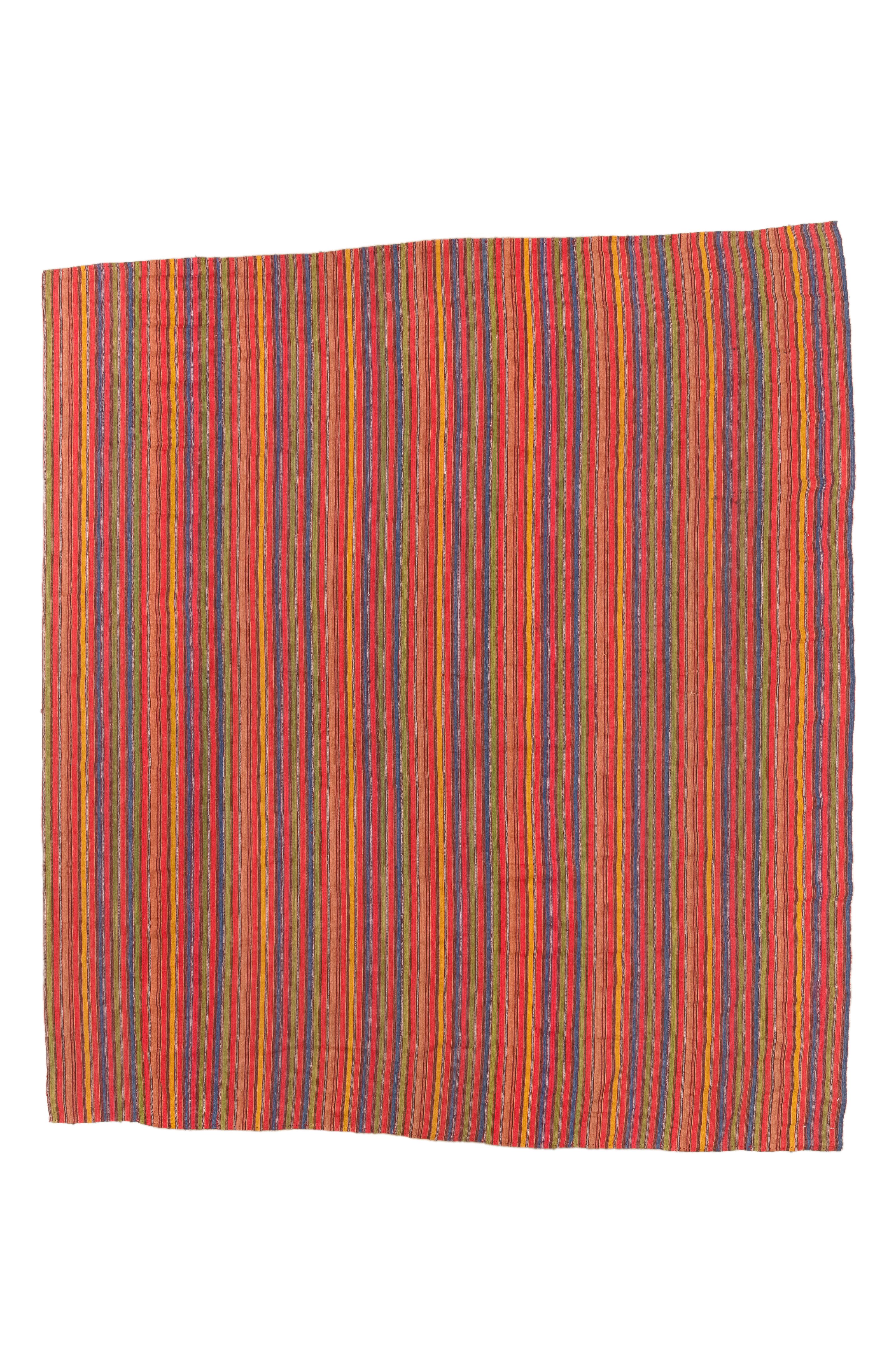 This Rectangular flat weave rug with dimensions 7'6
