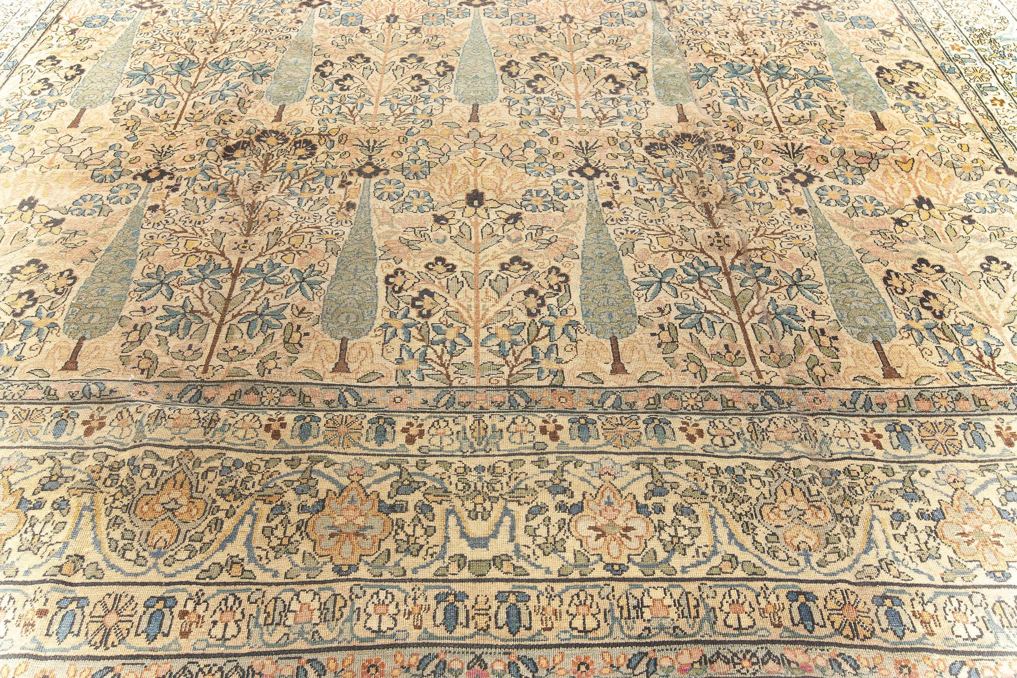 Antique Persian Kirman Handwoven Wool Rug In Good Condition For Sale In New York, NY