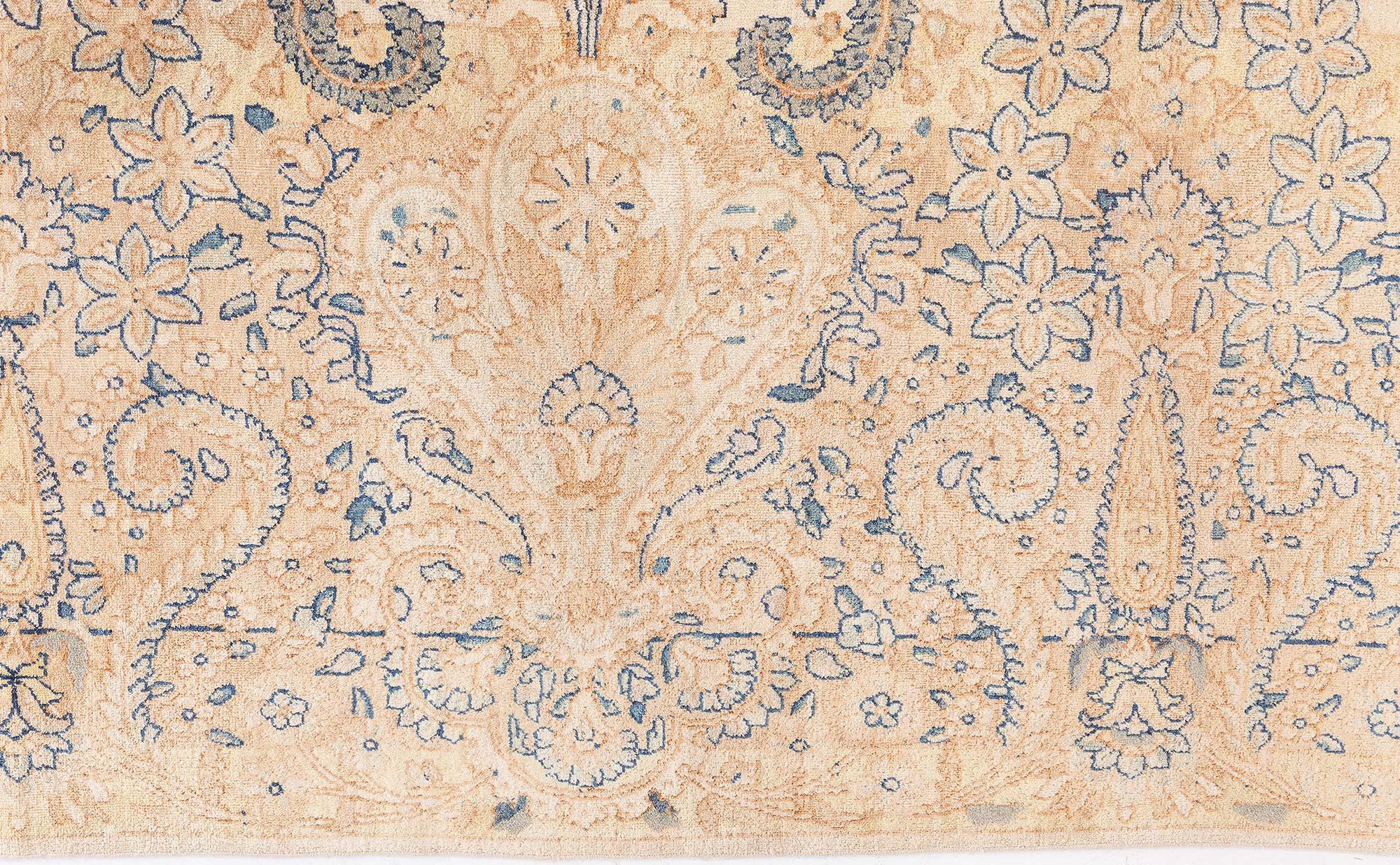 Tessuto a mano Tappeto antico persiano Kirman Camel in lana fatto a mano in vendita