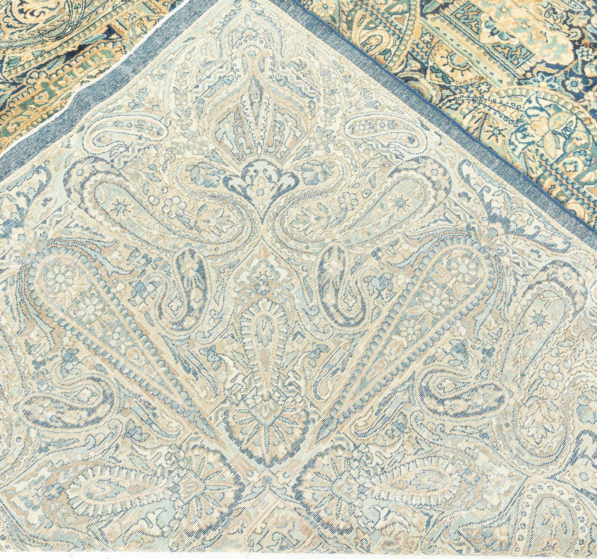 Antiker persischer Kirman-Blumenteppich aus handgefertigter Wolle im Angebot 3