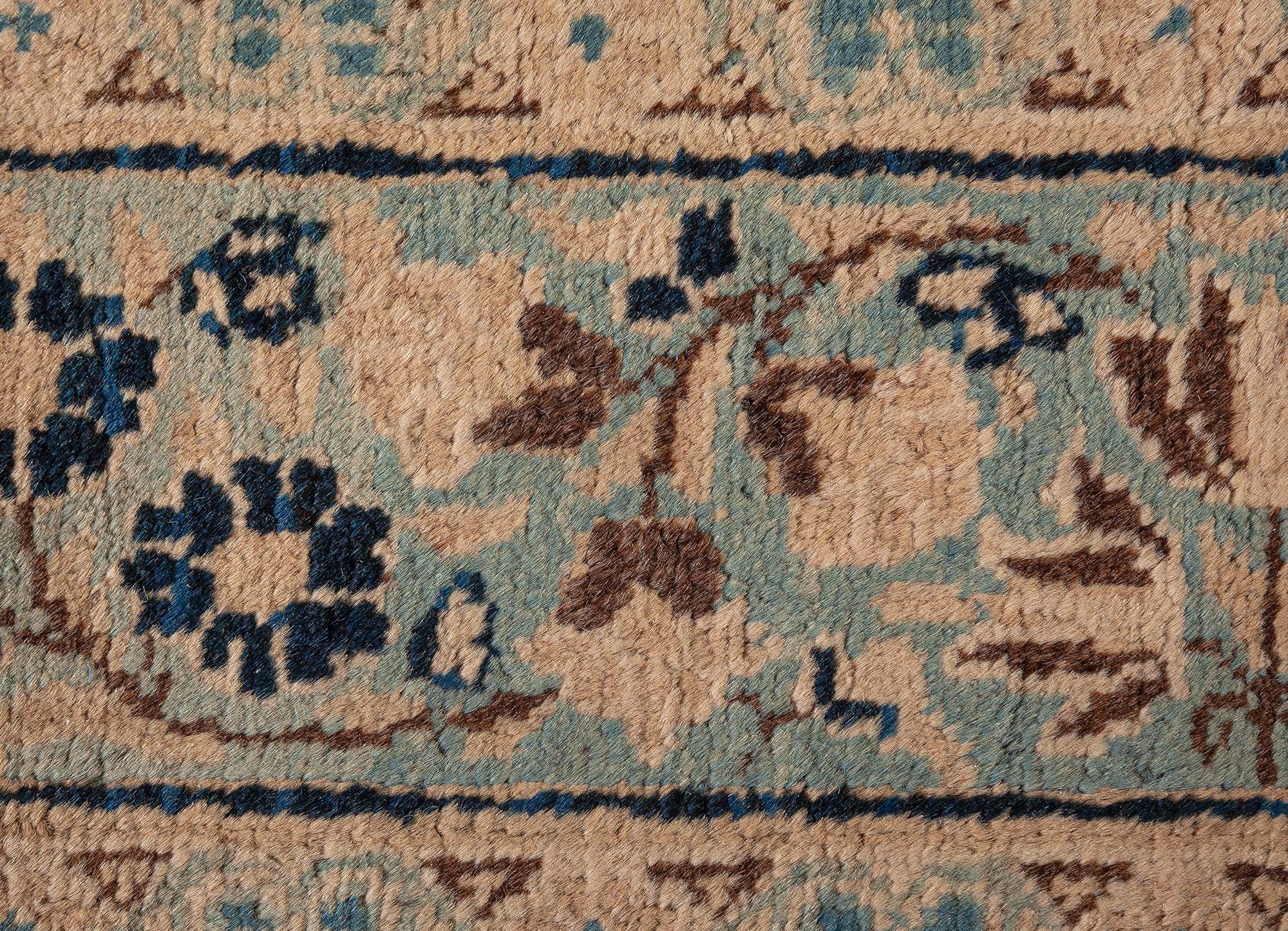 Tissé à la main Tapis de couloir Kirman persan ancien tissé à la main Doris Leslie Blau en vente