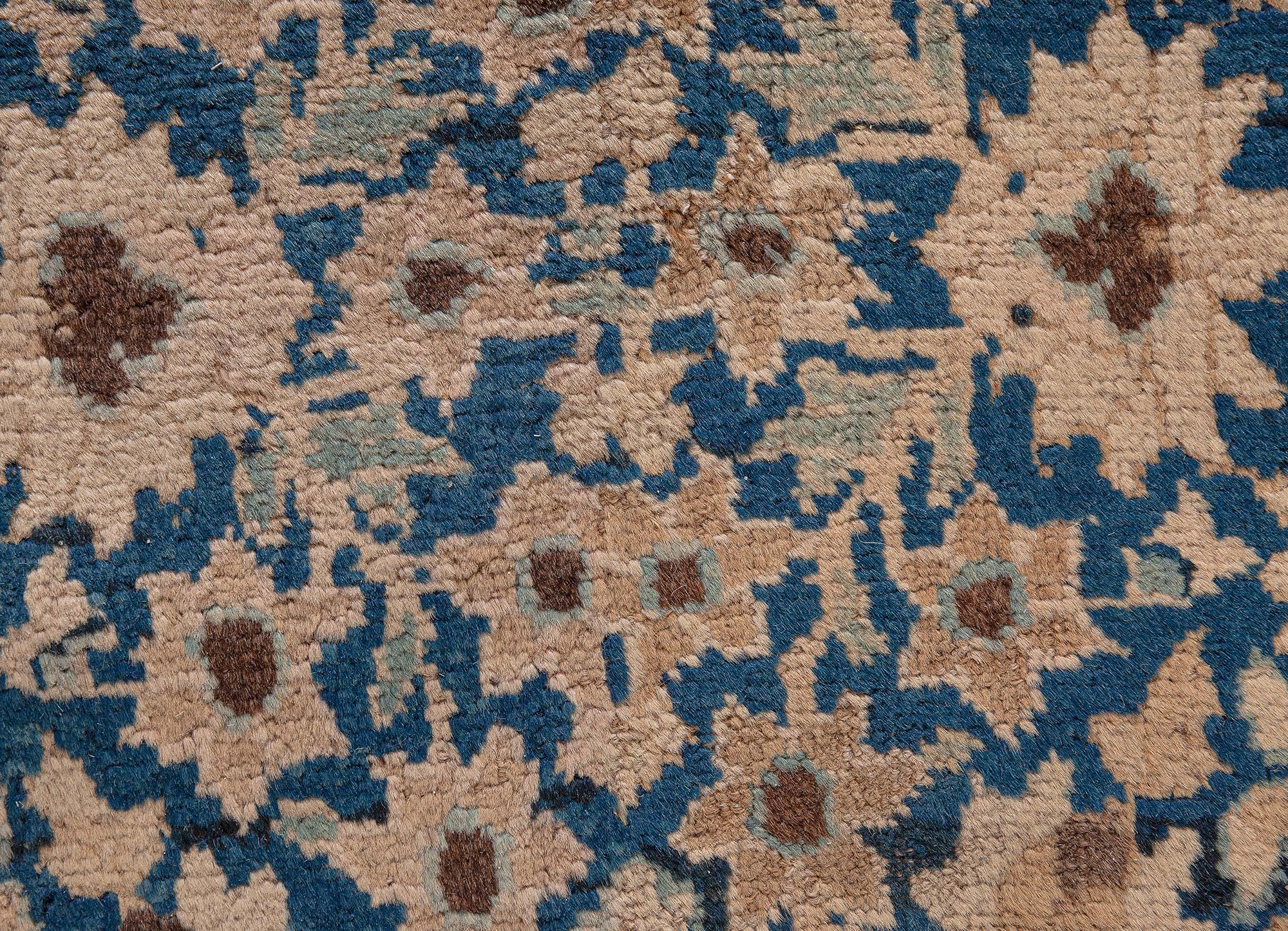 Tapis de couloir Kirman persan ancien tissé à la main Doris Leslie Blau Bon état - En vente à New York, NY