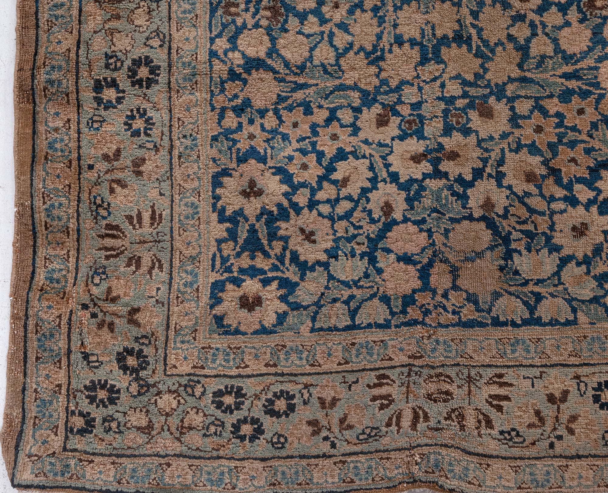 20ième siècle Tapis de couloir Kirman persan ancien tissé à la main Doris Leslie Blau en vente