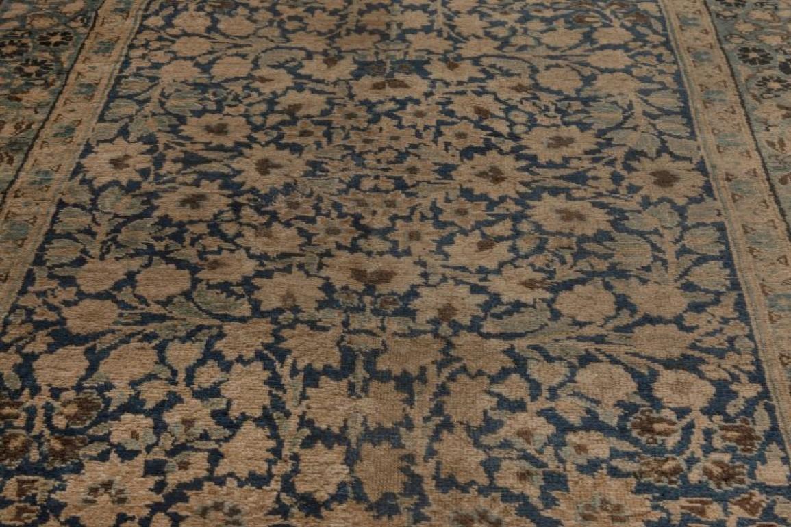 Chemin de table persan antique en laine tissée à la main Kirman Bon état - En vente à New York, NY