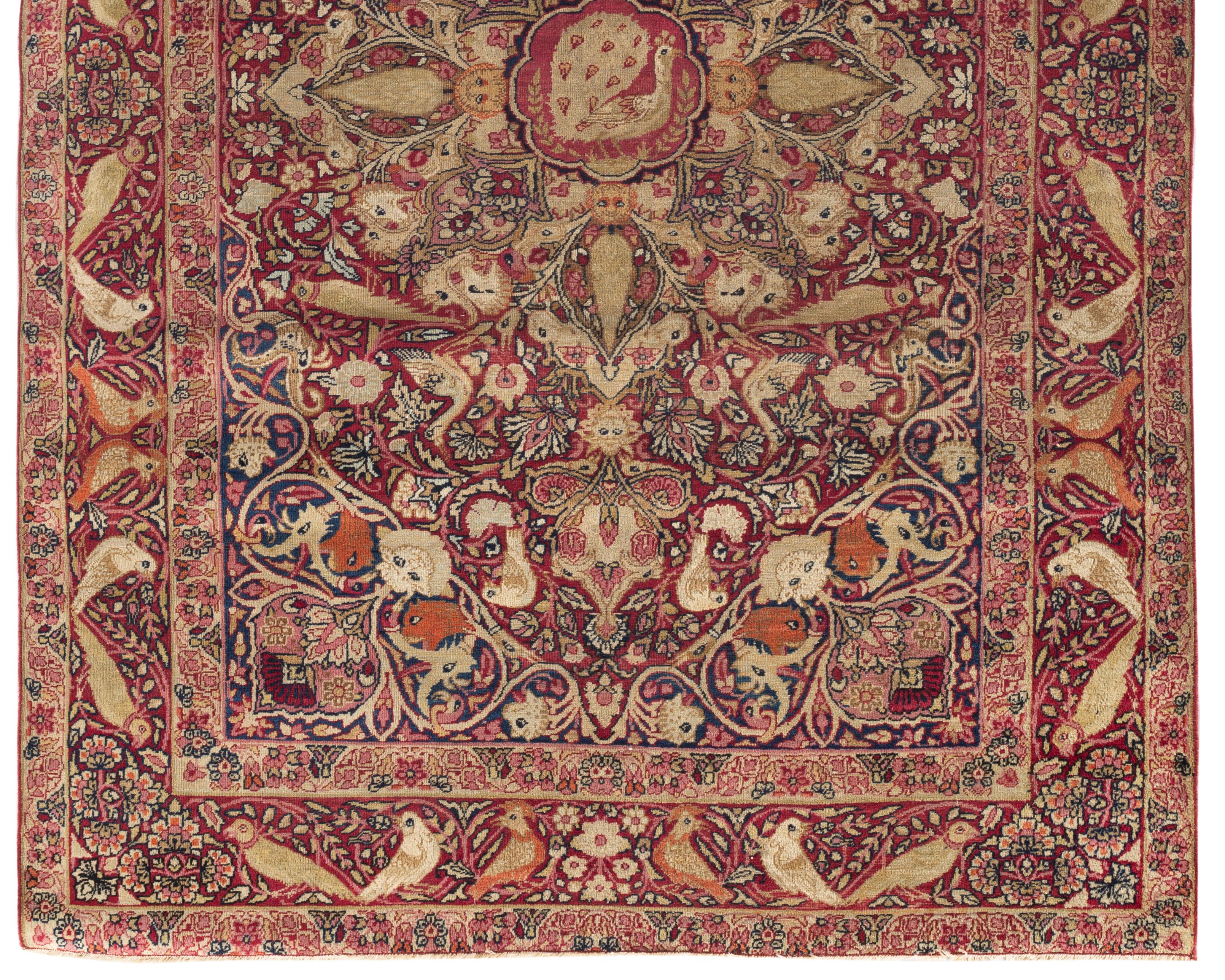 Antiker persischer Kirman-Lavar-Teppich um 1880. Einige der schönsten Teppiche der Welt stammen aus dem berühmten Webereigebiet, das als Lavar oder Ravar bekannt ist. Etwa 60 Meilen nördlich von Kirman gelegen, weben sie seit über 200 Jahren