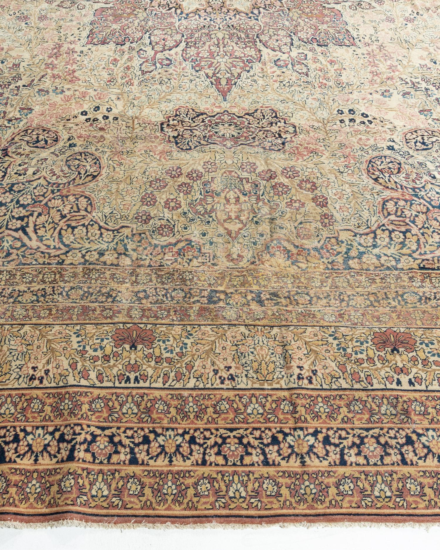 Antiker persischer Kirman-Teppich, um 1880  10'10 x 16'3 (Persisch) im Angebot