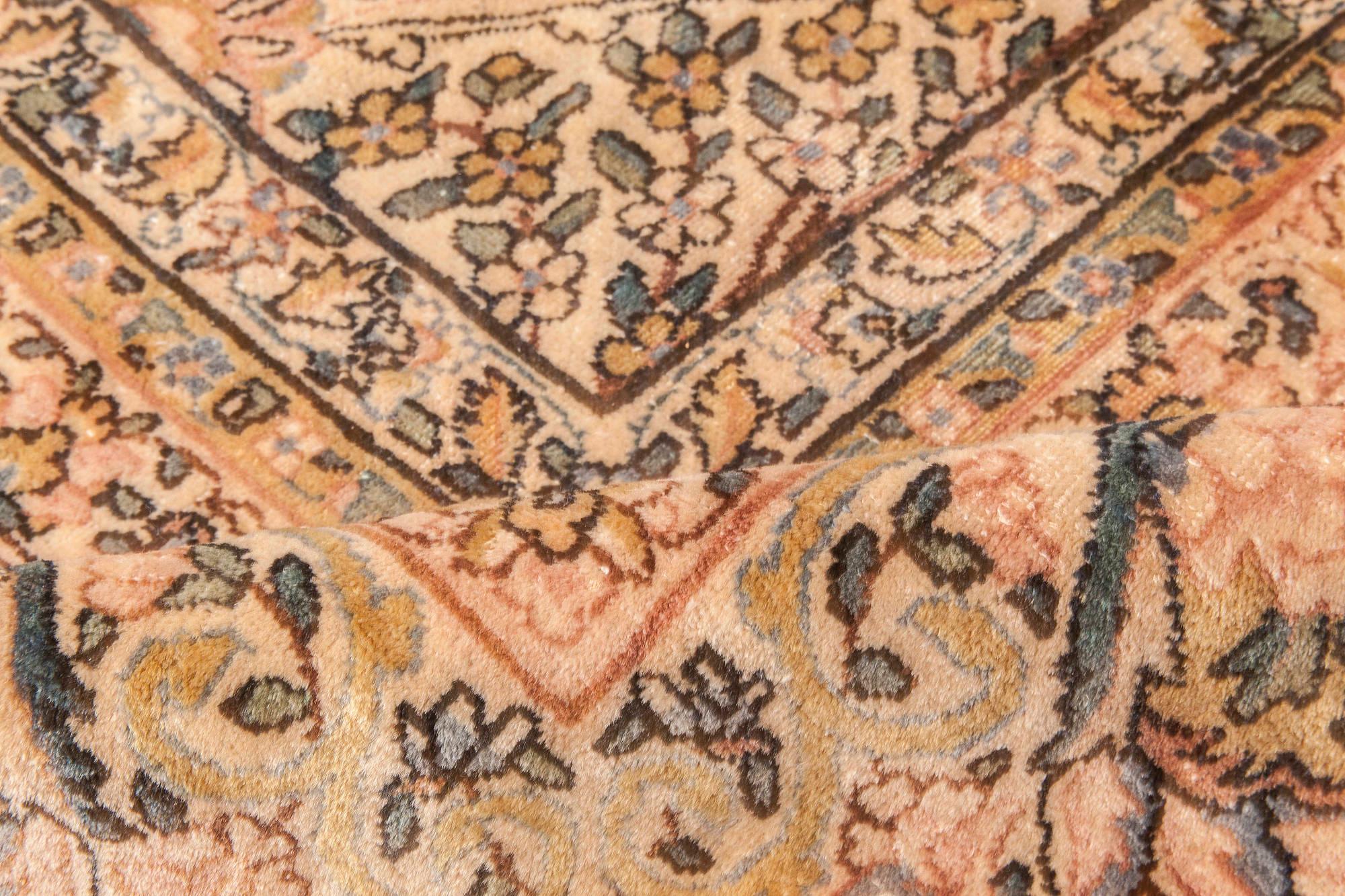 Authenric Persian Kirman Hand Knotted Wool Rug In Good Condition For Sale In New York, NY