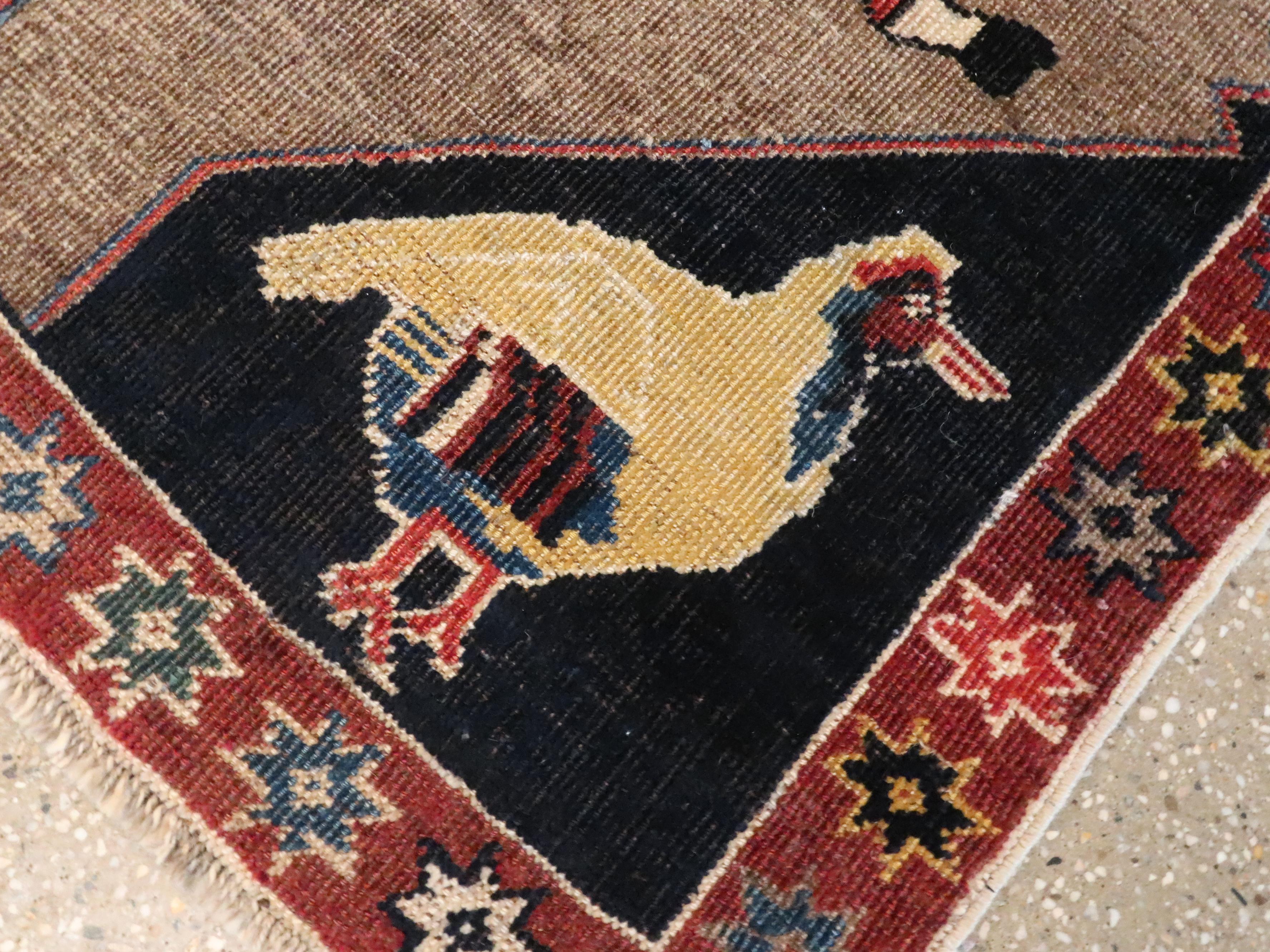 Milieu du XXe siècle Ancien tapis pictural persan kurde en vente