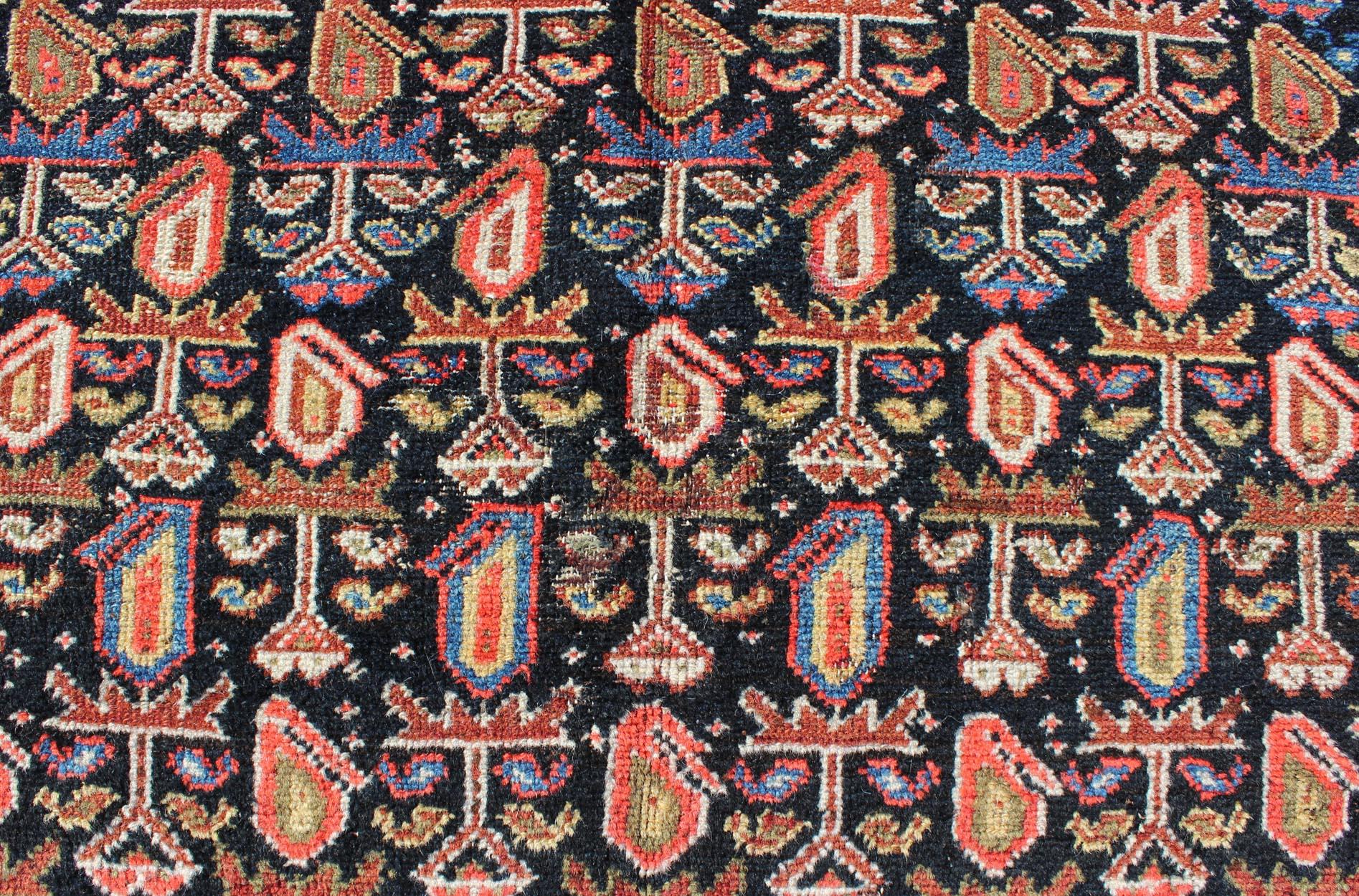 Laine Ancien tapis persan kurde coloré avec médaillon et motifs géométriques en vente